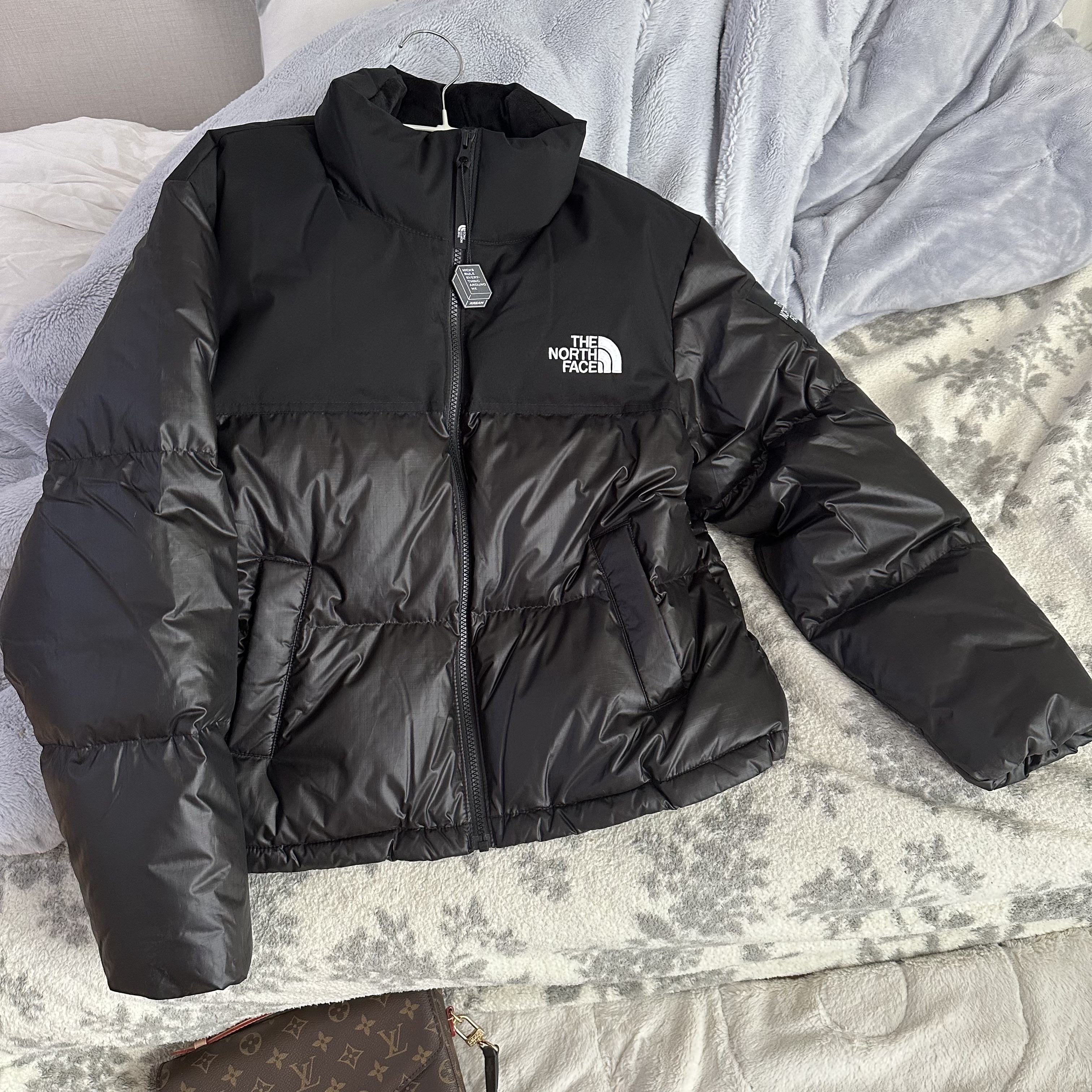(W) The North Face White Label Novelty Nuptse Down Jacket Black 착용 스타일
