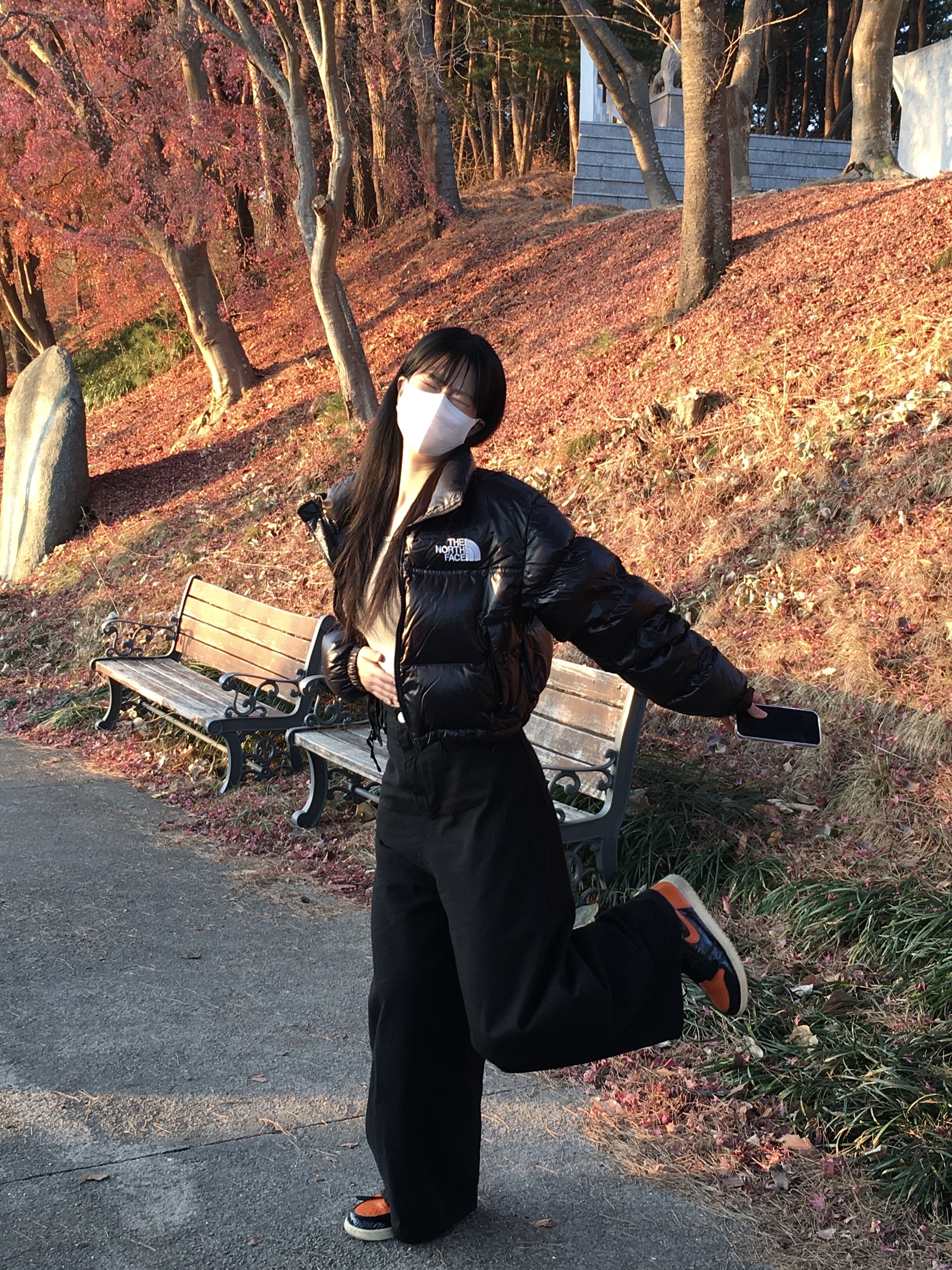 (W) The North Face Nuptse Short Jacket TNF Black, Jordan 1 Retro High Shattered Backboard 3.0 착용 스타일 - 1