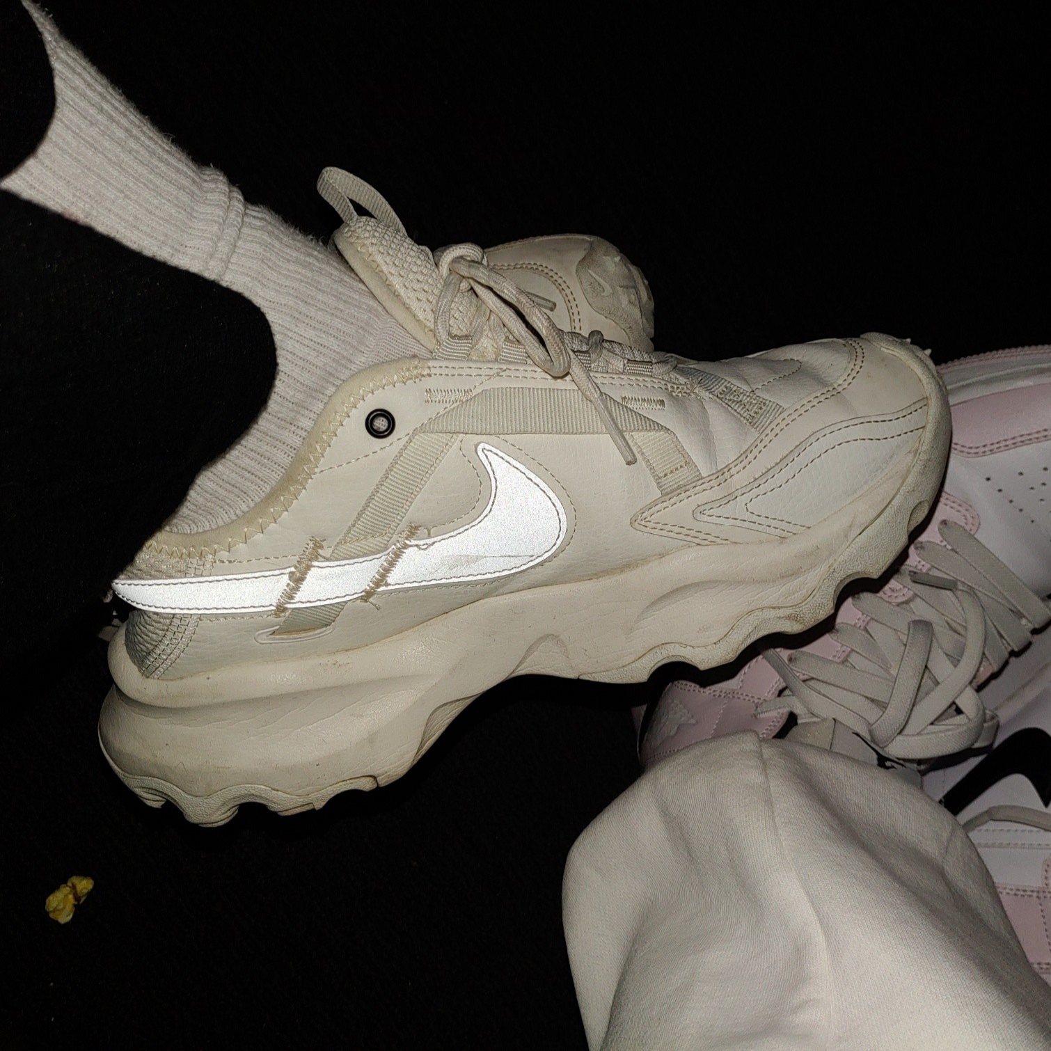 (W) Nike TC 7900 Summit White 착용 스타일