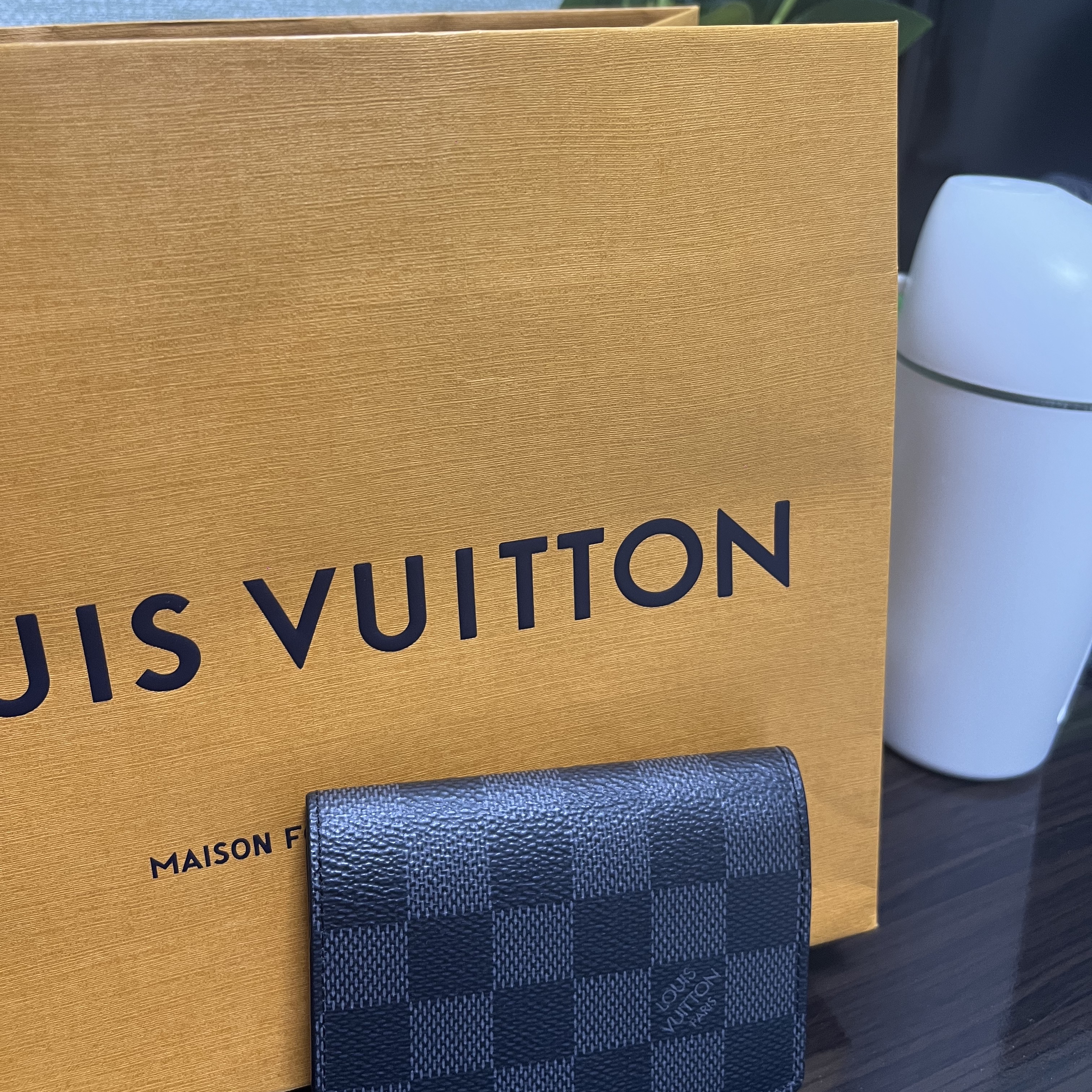 Louis Vuitton Envelope Business Card Holder Damier Graphite 착용 스타일