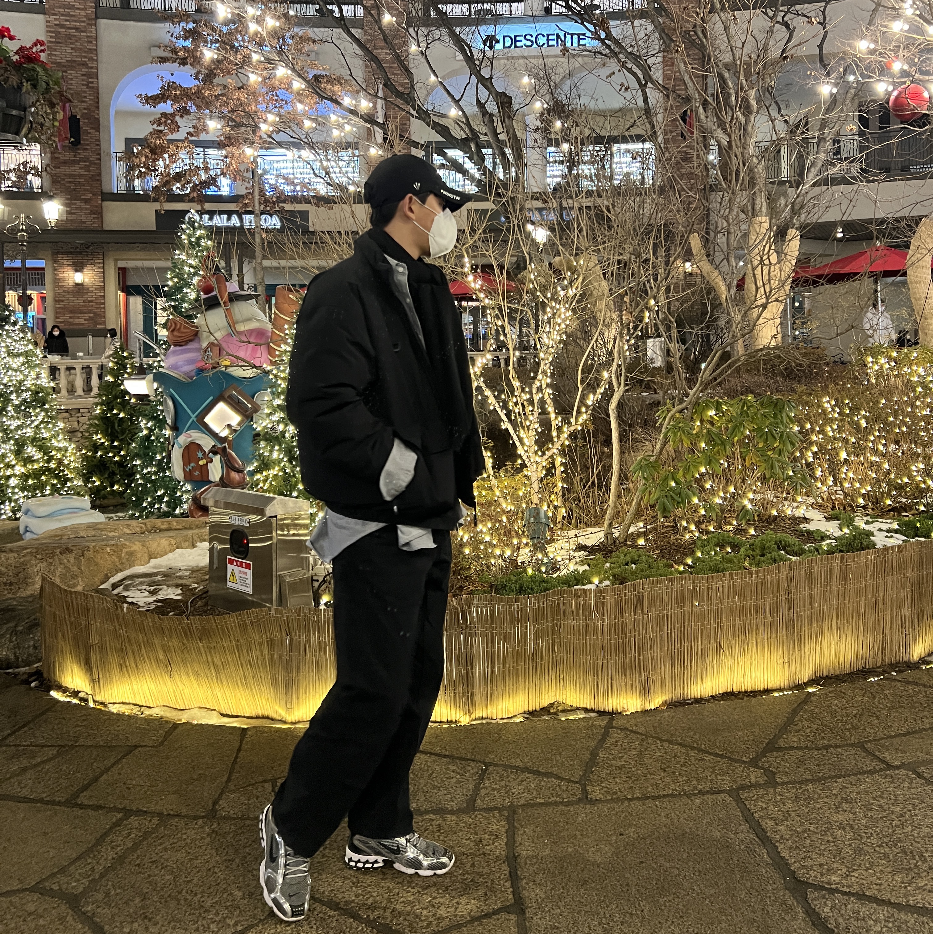 Nike x Drake Nocta Golf Cap Black, The North Face White Label Neilton Down Jacket Black 착용 스타일 - 2
