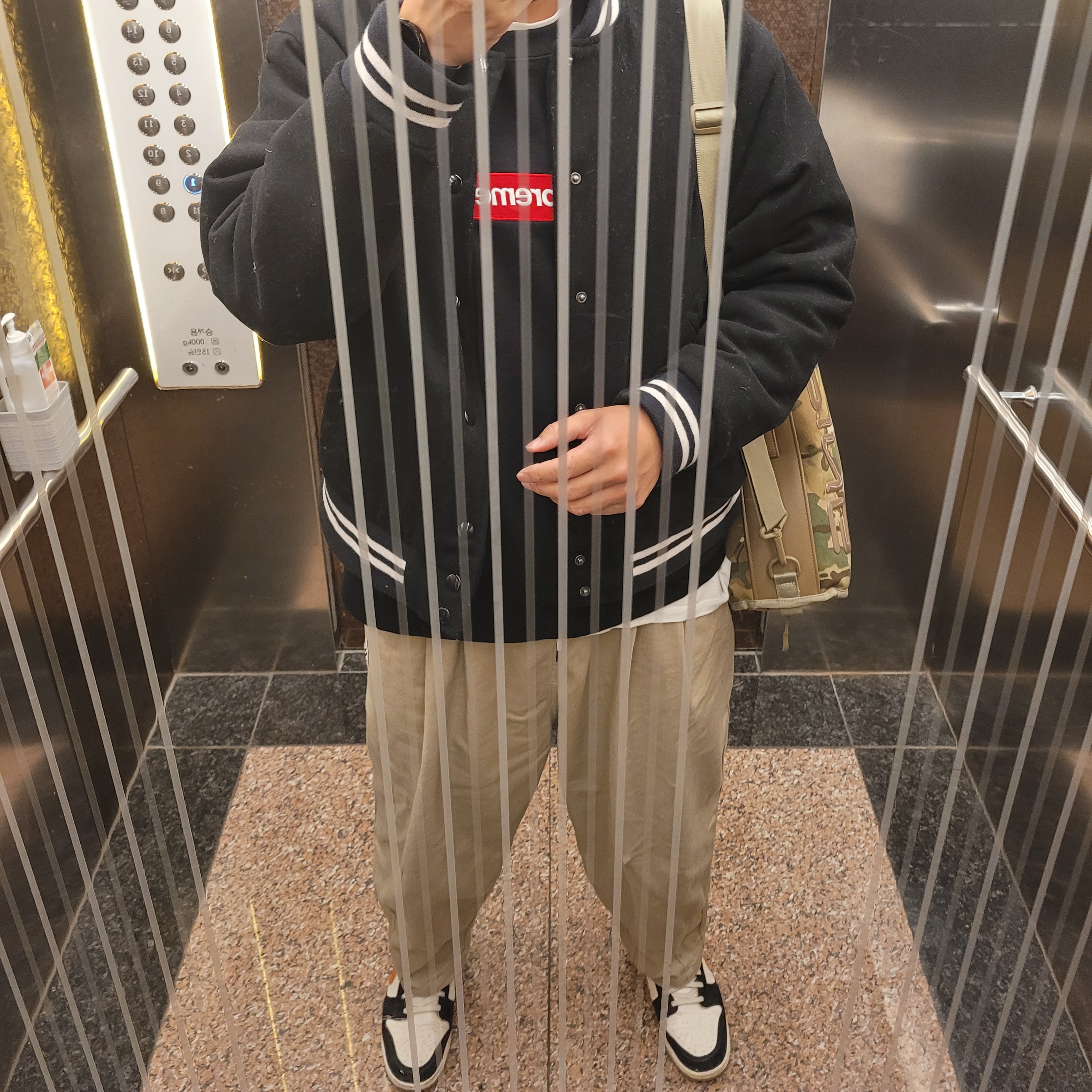 Supreme Box Logo Crewneck Black - 22FW, Nike Dunk Low Retro PRM Halloween 착용 스타일