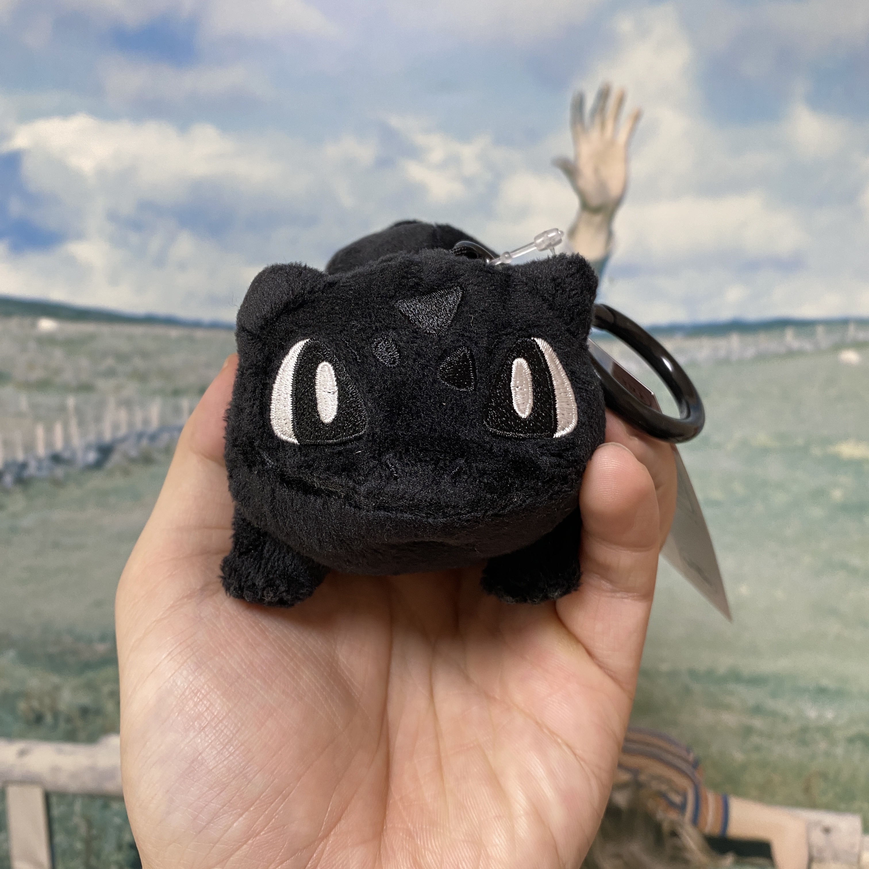 Fragment x Pokemon INN Thunderbolt Project TBP Mascot Key Ring Fushigidane Black 착용 스타일
