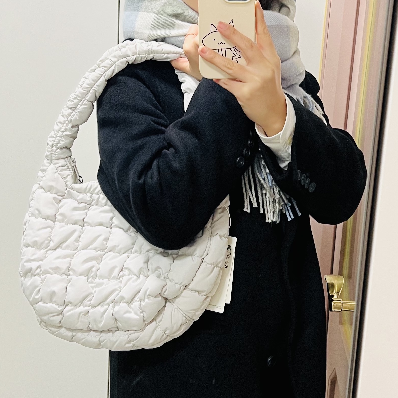 COS Quilted Mini Bag Light Grey 착용 스타일