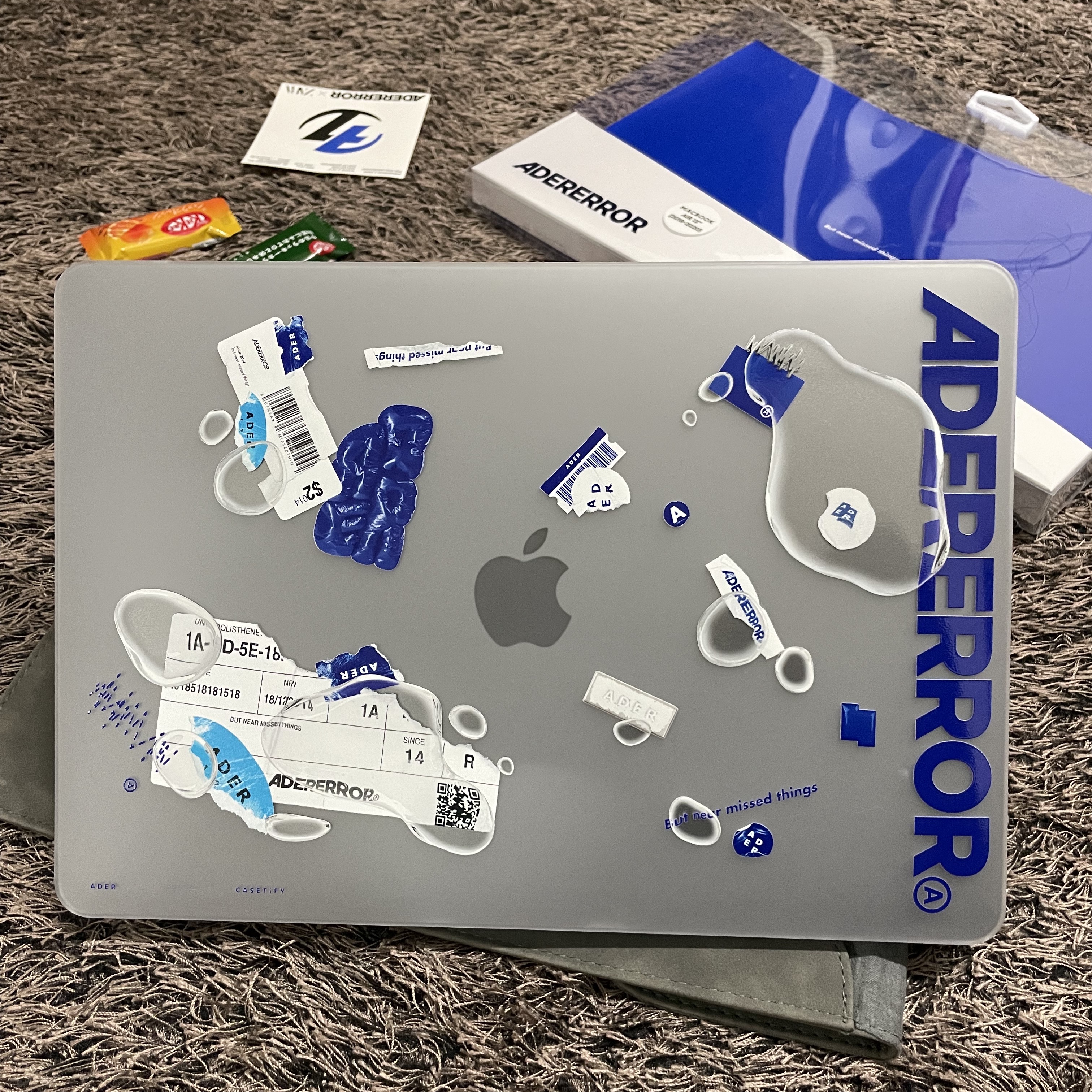 Casetify x Ader Error Sticker MacBook Case Clear 착용 스타일