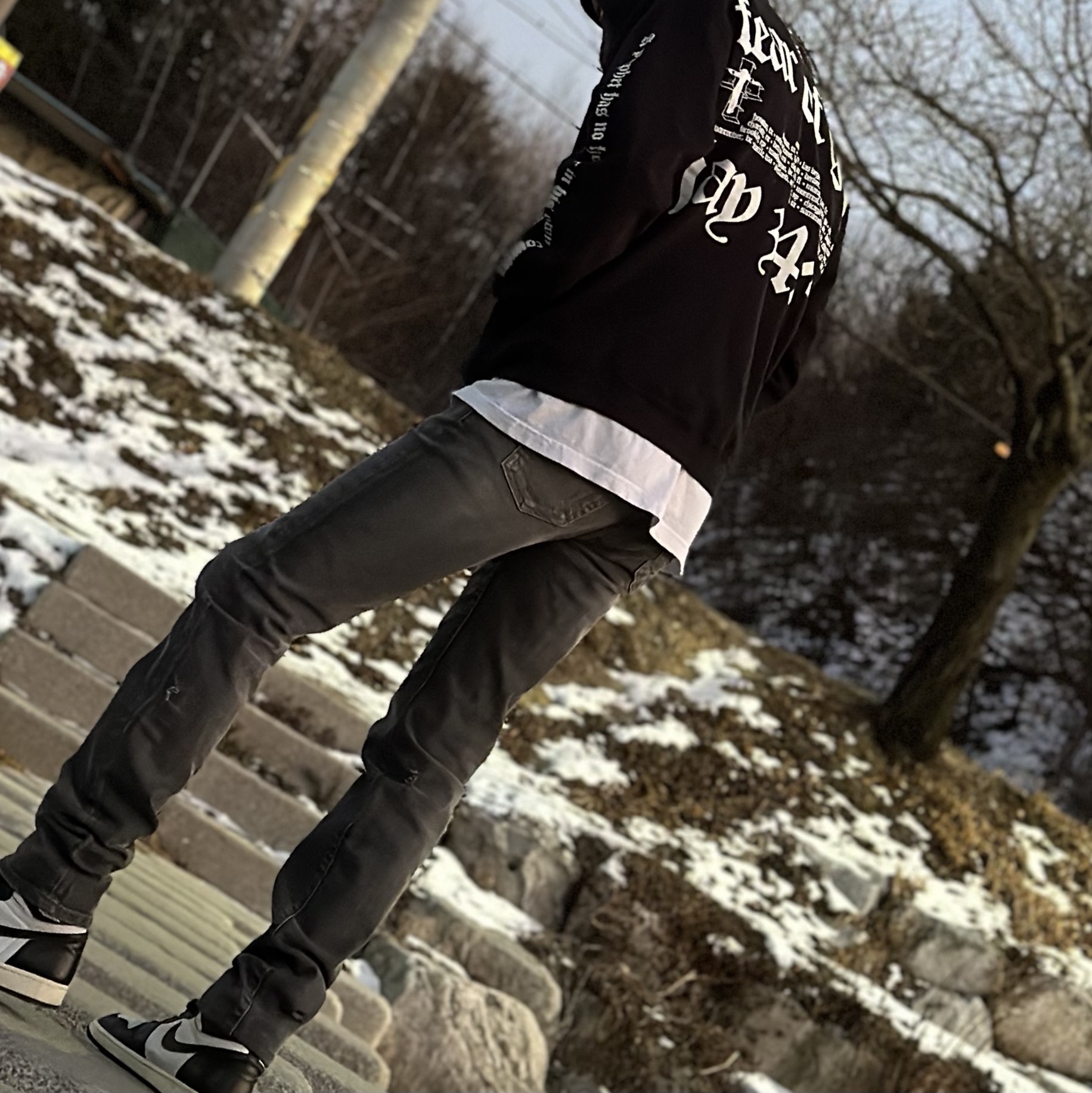 Undermycar Legion.03 Slim Fit Blue Stitch Washed Jeans Washed Gray, Jordan 1 Retro High OG Gym Red 착용 스타일