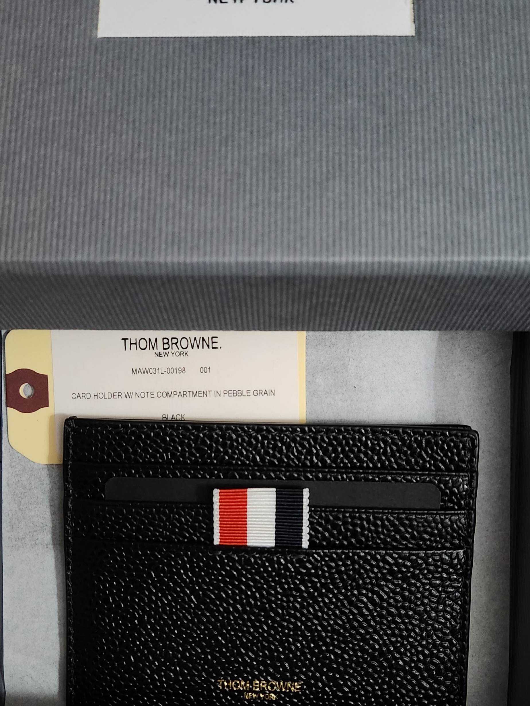 Thom Browne Pebble Grain Leather Stripe Note Compartment Card Holder Black 착용 스타일