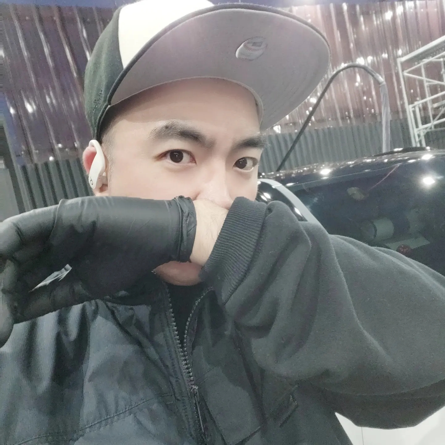 Essentials x New Era Sized Cap Black 착용 스타일