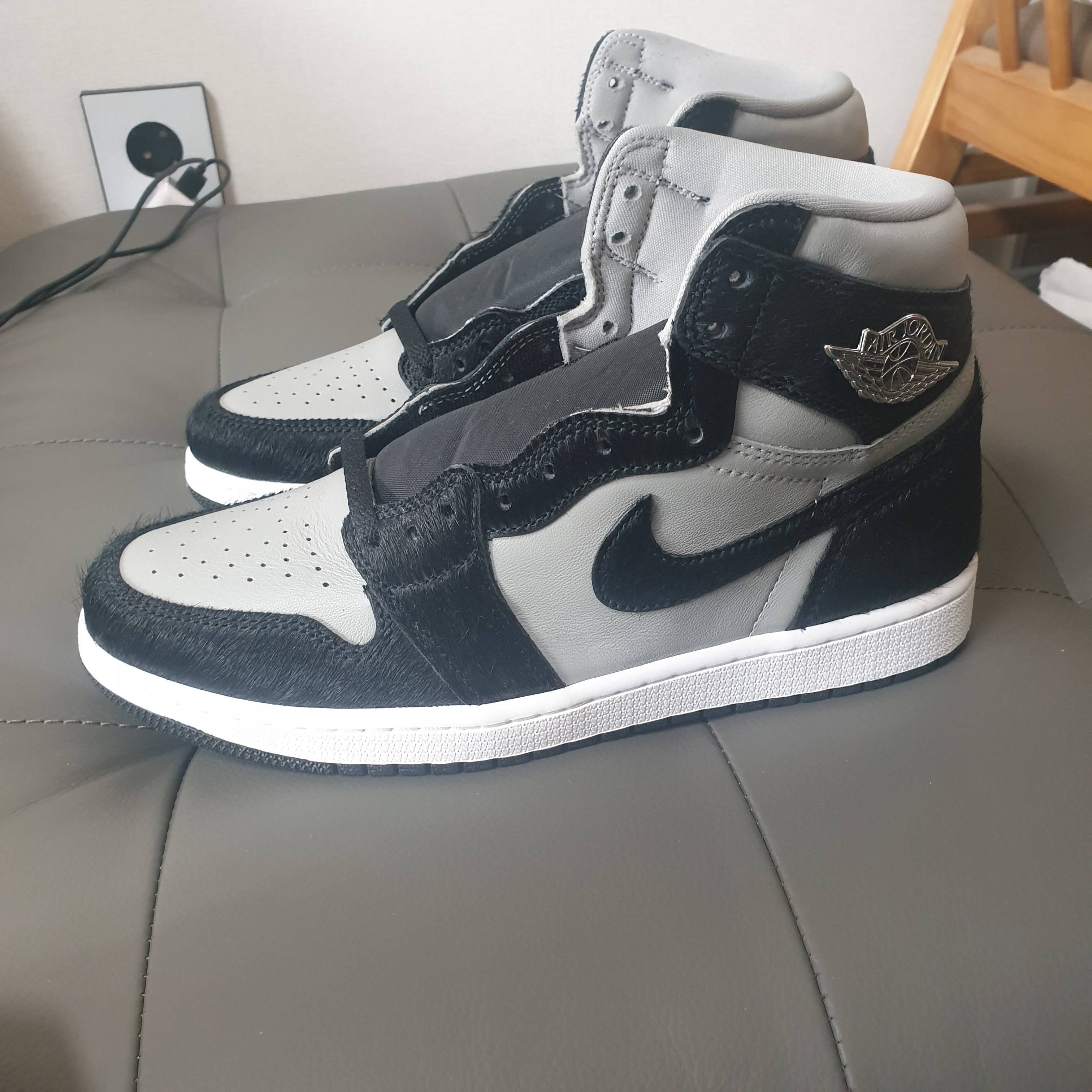 (W) Jordan 1 Retro High OG Medium Grey 착용 스타일 - 1