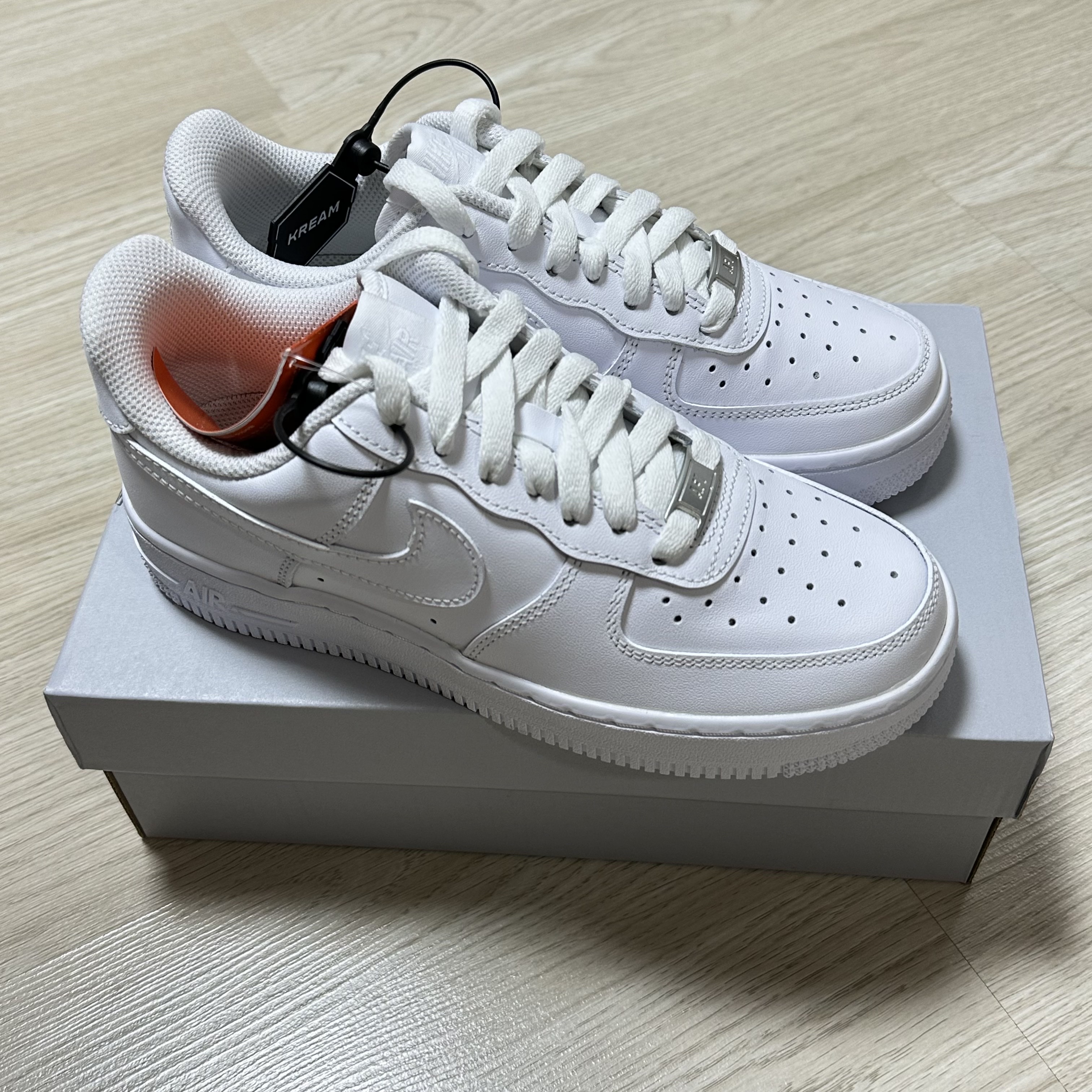 (W) Nike Air Force 1 '07 Low White 착용 스타일 - 1