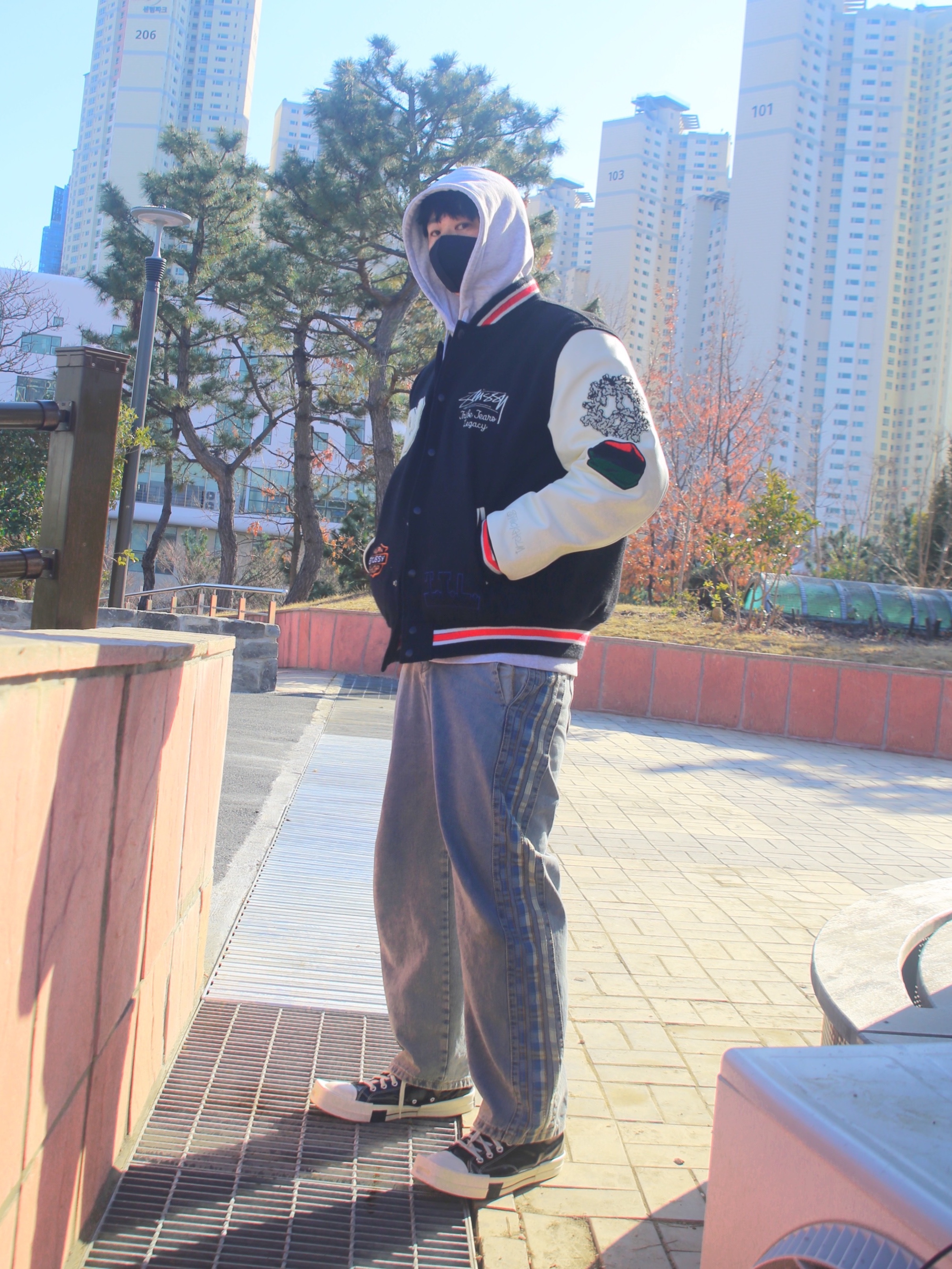 Converse x Drkshdw Turbodrk Chuck 70 Hi Black Lacquered Denim, Stussy x Our Legacy x Denim Tears TTL Varsity Jacket Black 착용 스타일 - 1