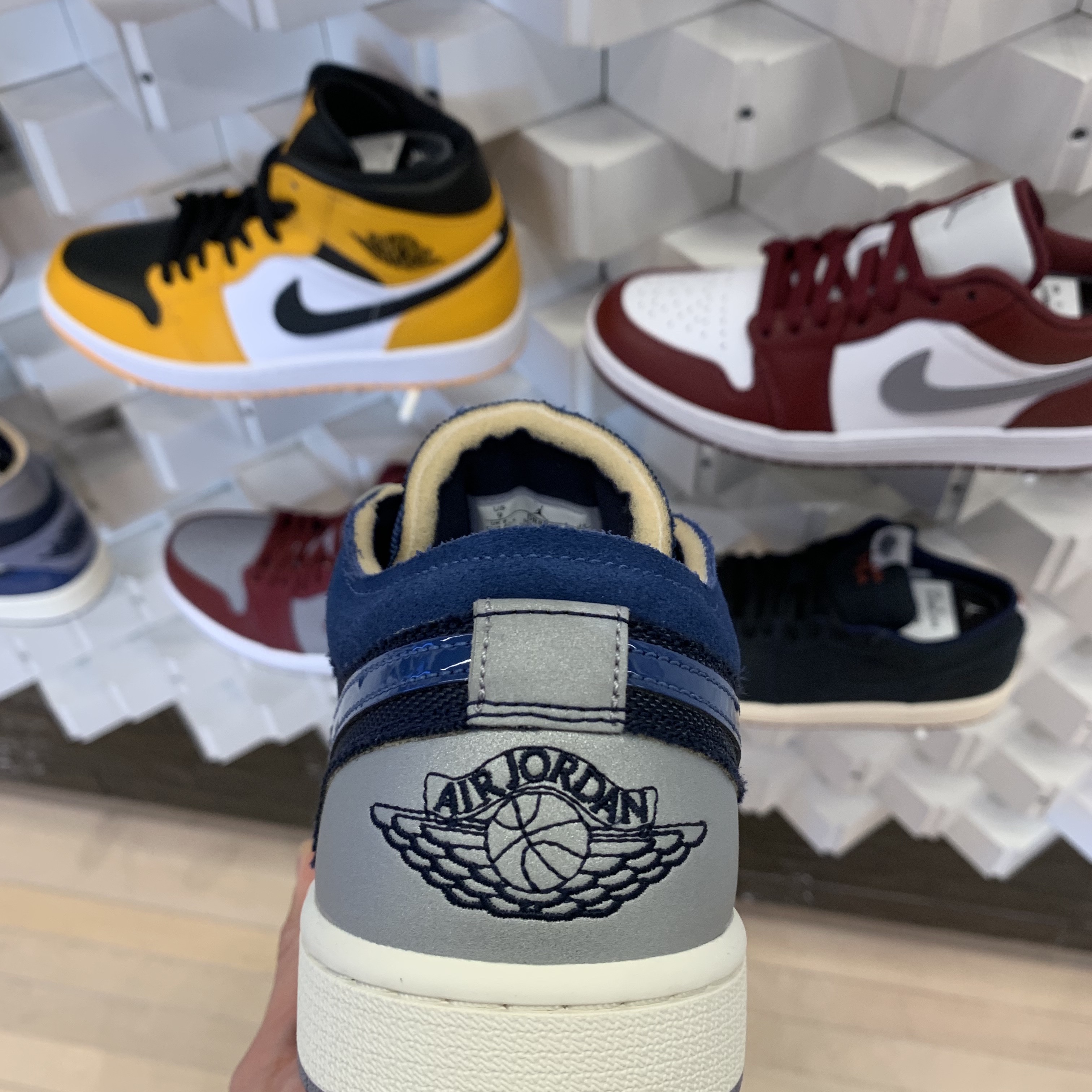 Jordan 1 Mid SE Craft Obsidian French Blue, Jordan 1 Low SE Craft Obsidian 착용 스타일 - 3