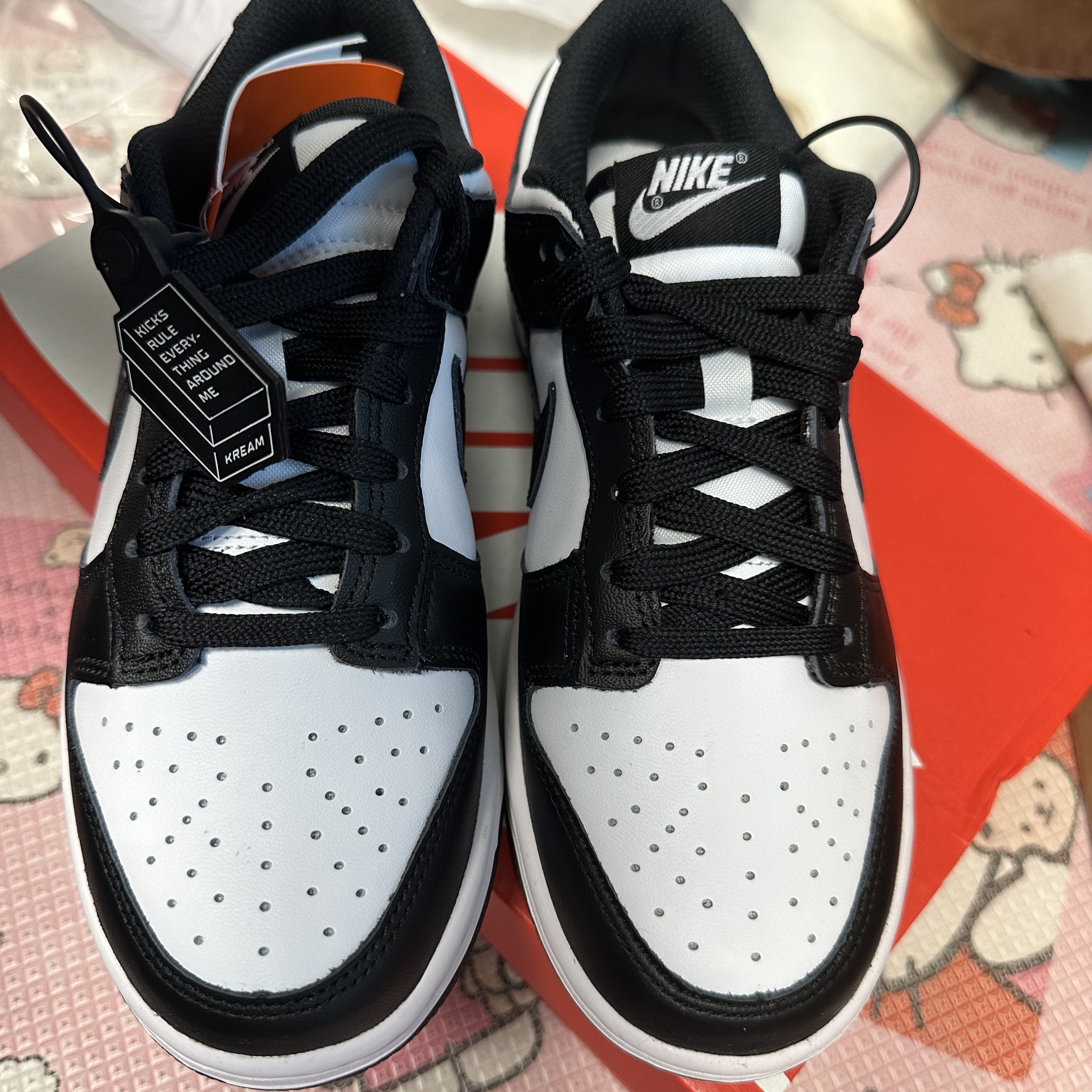 (W) Nike Dunk Low Black 착용 스타일 - 1