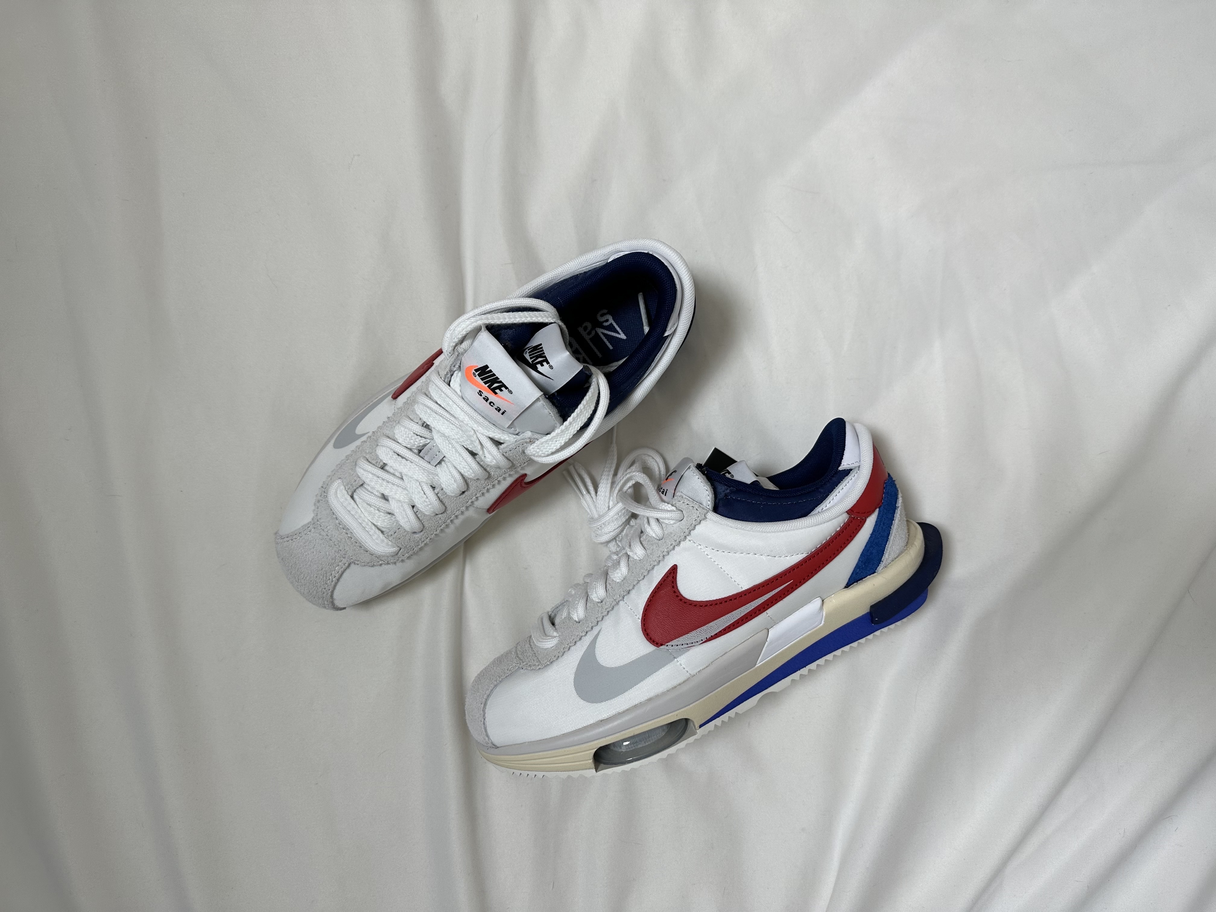 Nike x Sacai Zoom Cortez SP White and University Red 착용 스타일 - 1
