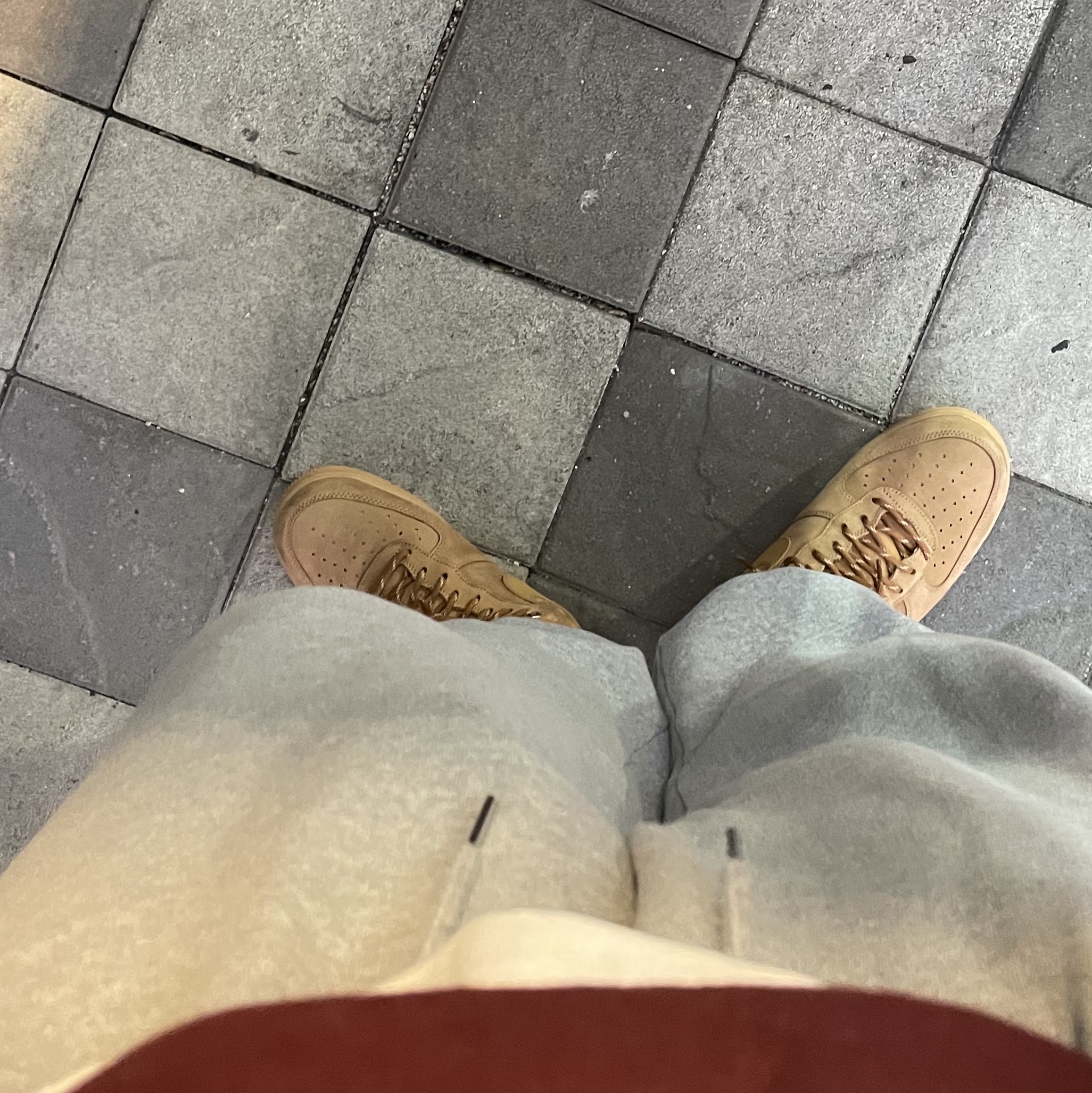 Nike Air Force 1 '07 WB Flax 착용 스타일