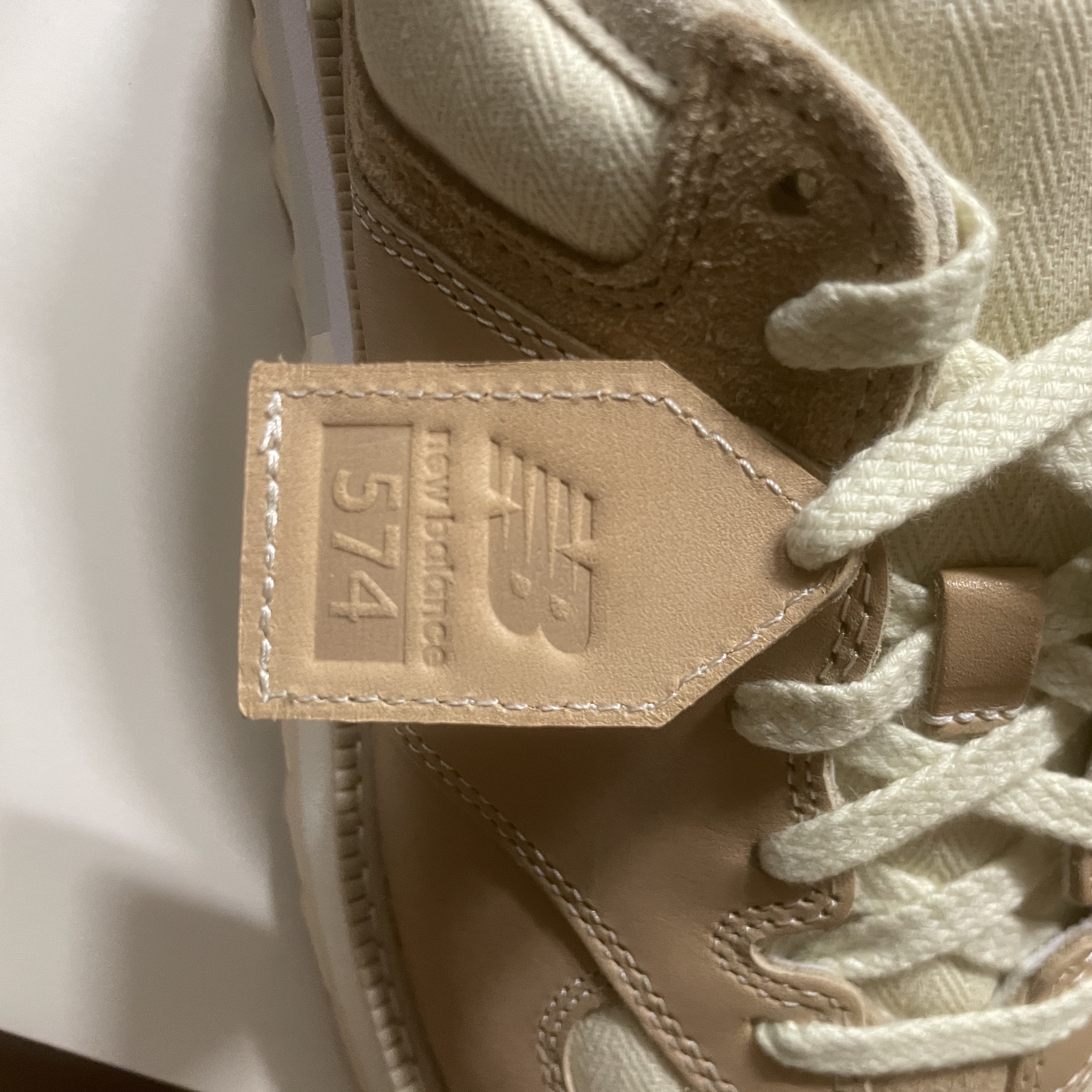 New Balance x Tokyo Design Studio 574 Vachetta Tan 착용 스타일 - 4