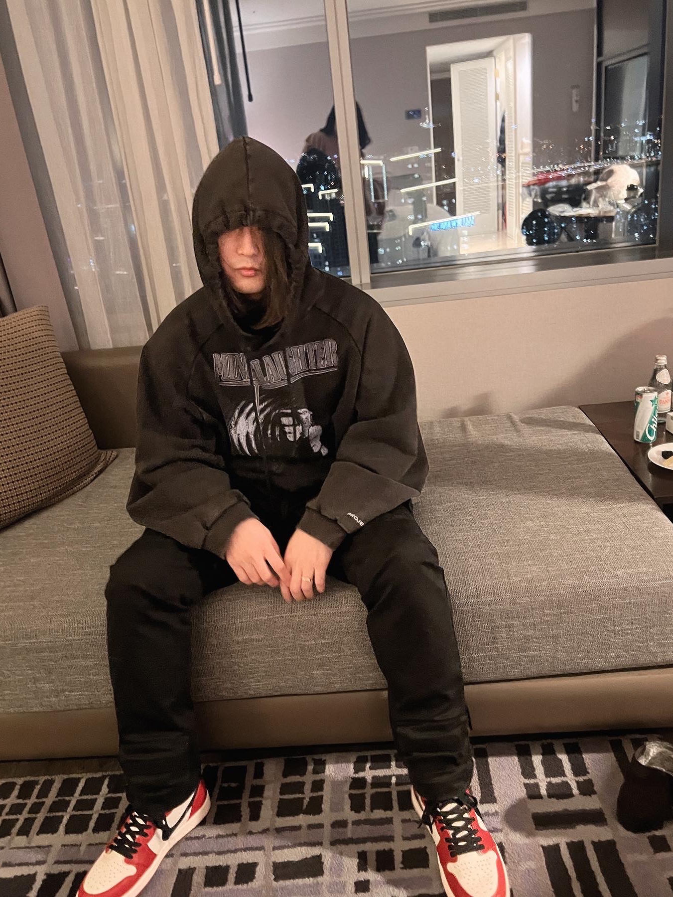 Jordan 1 Retro High OG Chicago 2022, Project G/R Mind Slaughter Vintage Washeed Hoodie Black 착용 스타일 - 1