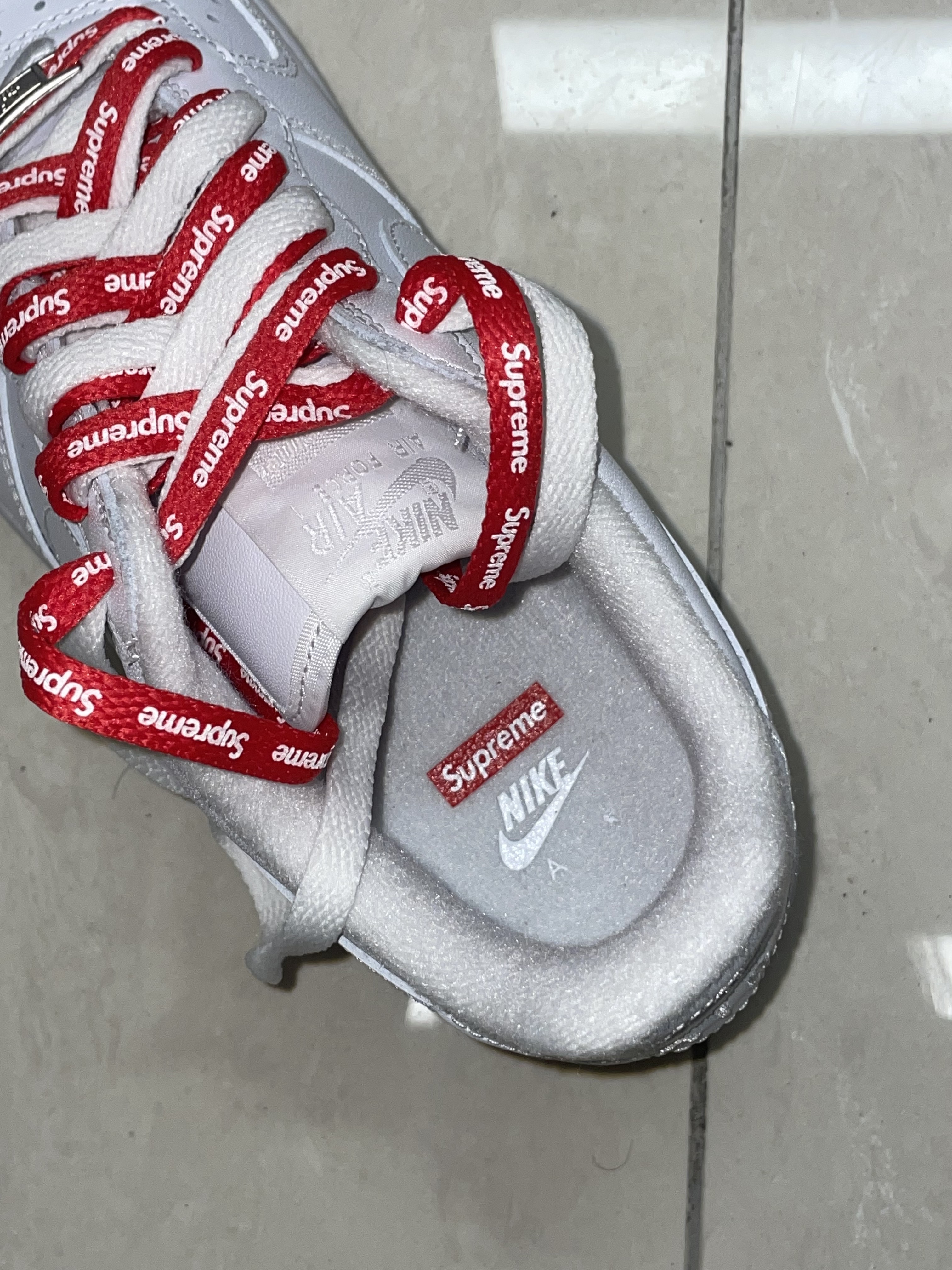 Nike x Supreme Air Force 1 Low White 착용 스타일 - 2