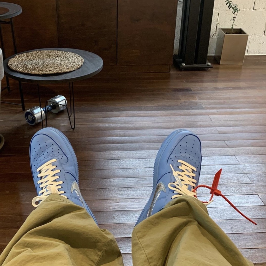 Nike x Off-White Air Force 1 Low MCA University Blue 착용 스타일