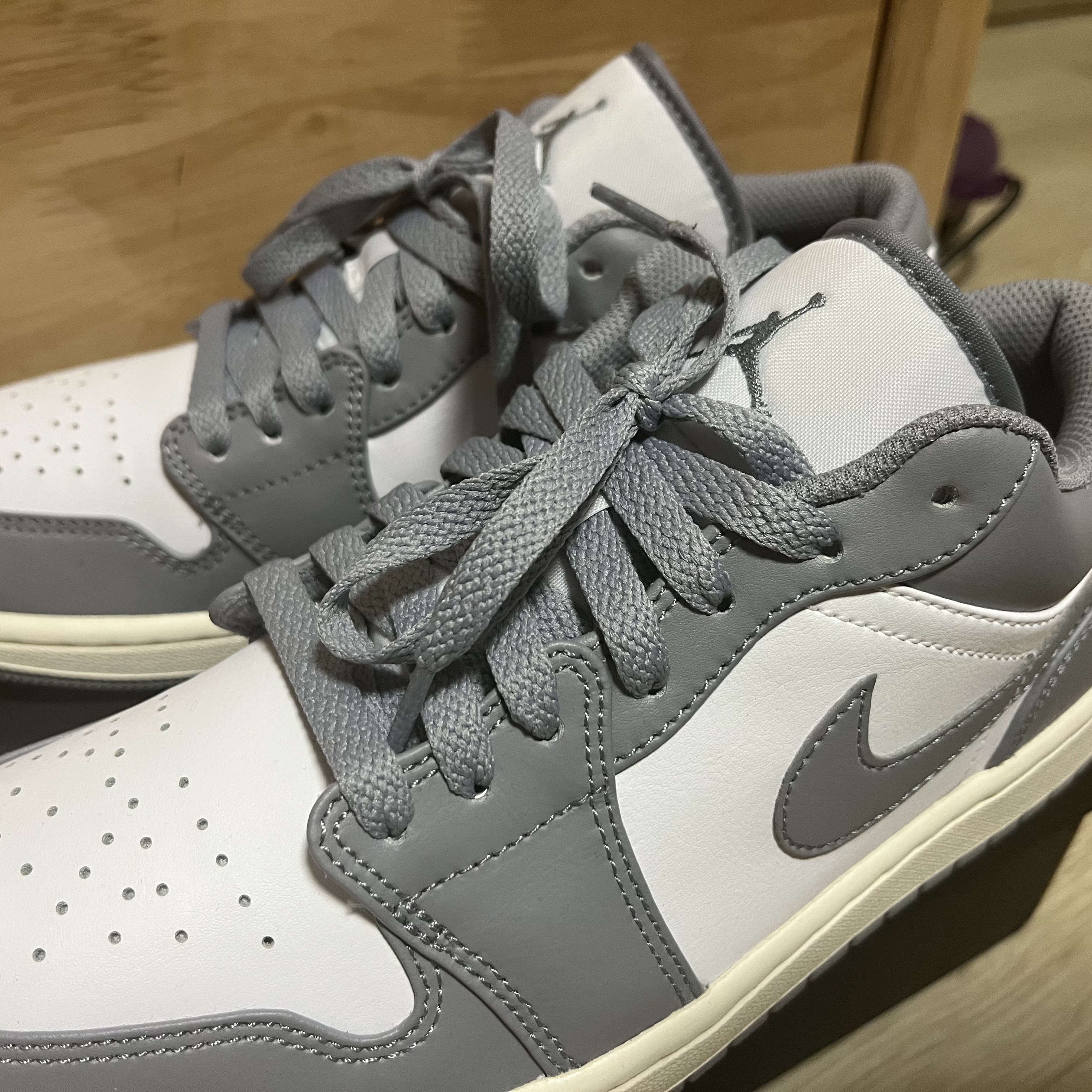 Jordan 1 Low Stealth and White 착용 스타일