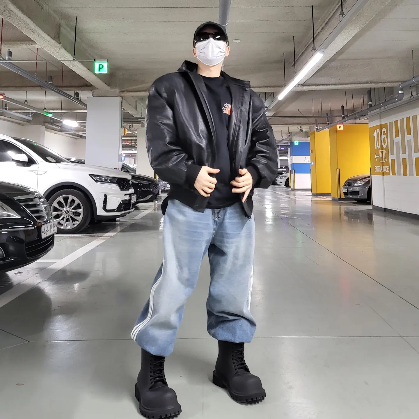 Balenciaga x Adidas Large Baggy Trousers Blue, Balenciaga x Adidas Hooded Blouson Black 착용 스타일