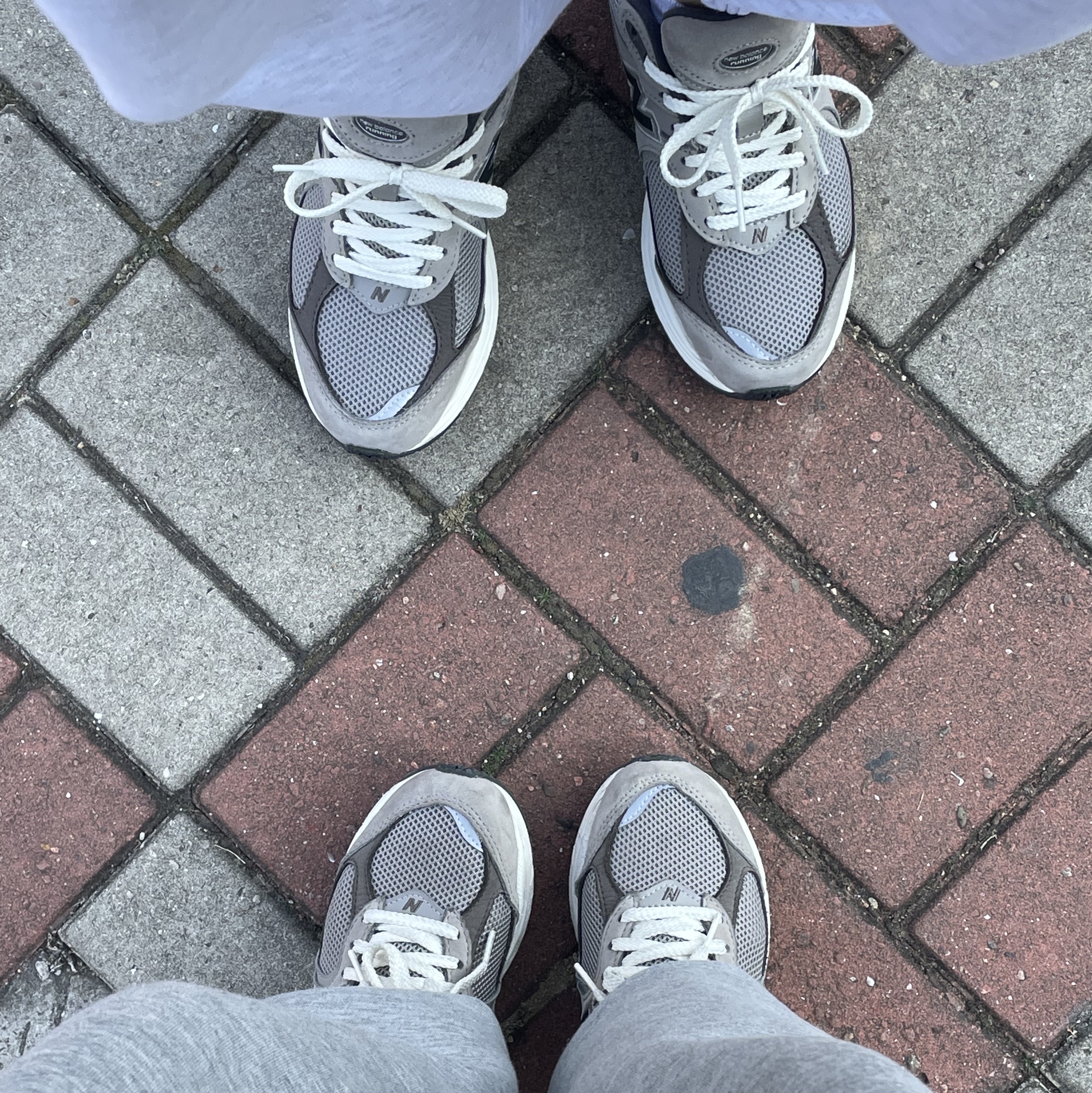 New Balance 2002 Warm Alpaca 착용 스타일