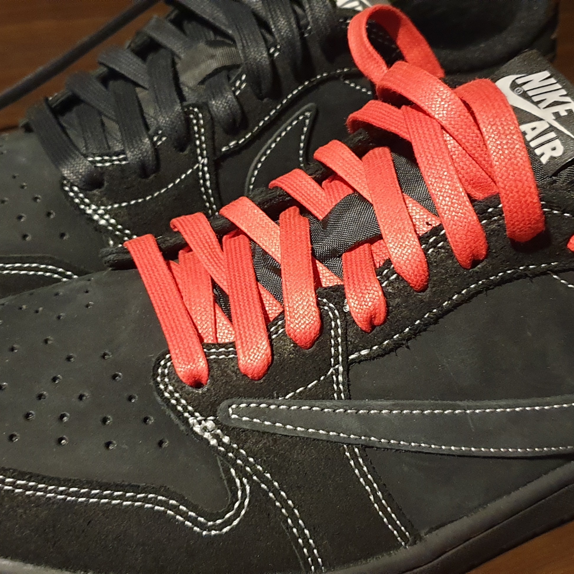 Jordan 1 x Travis Scott Retro Low OG SP Black Phantom 착용 스타일 - 2