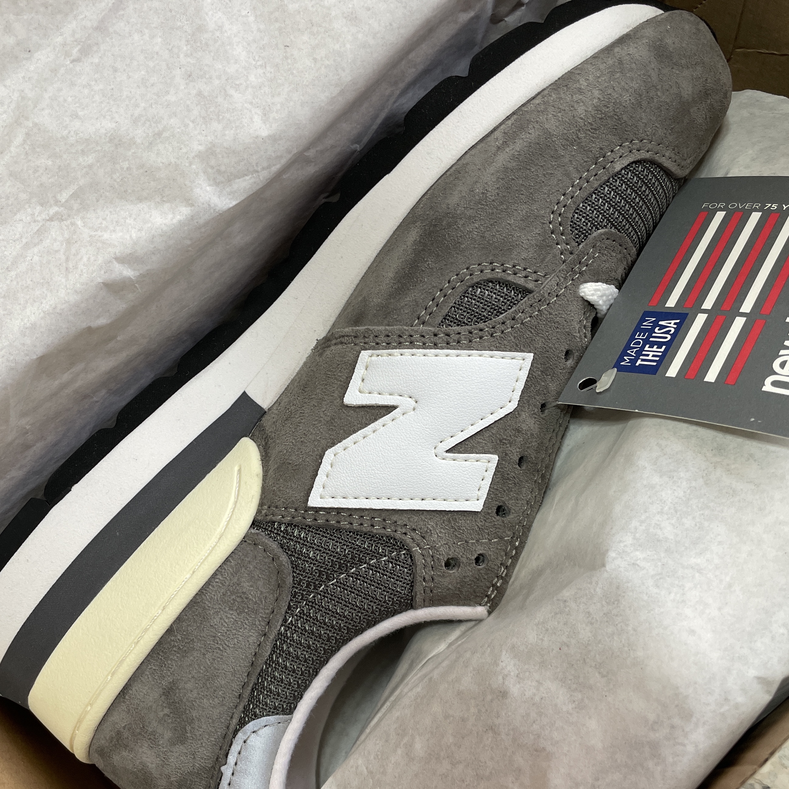 New Balance 990v1 Made in USA Grey White 착용 스타일