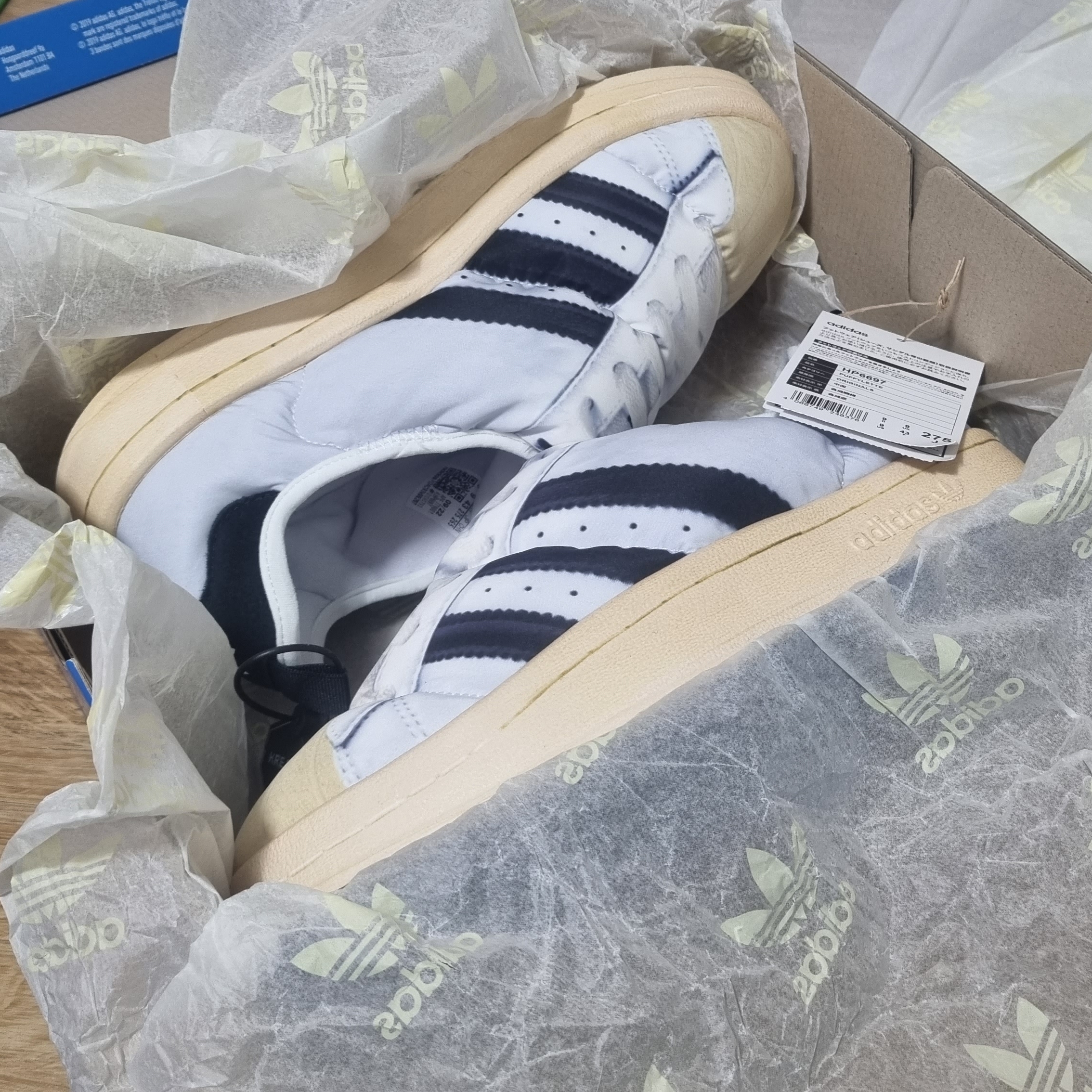 Adidas Puffylette Superstar Cloud White 착용 스타일 - 2