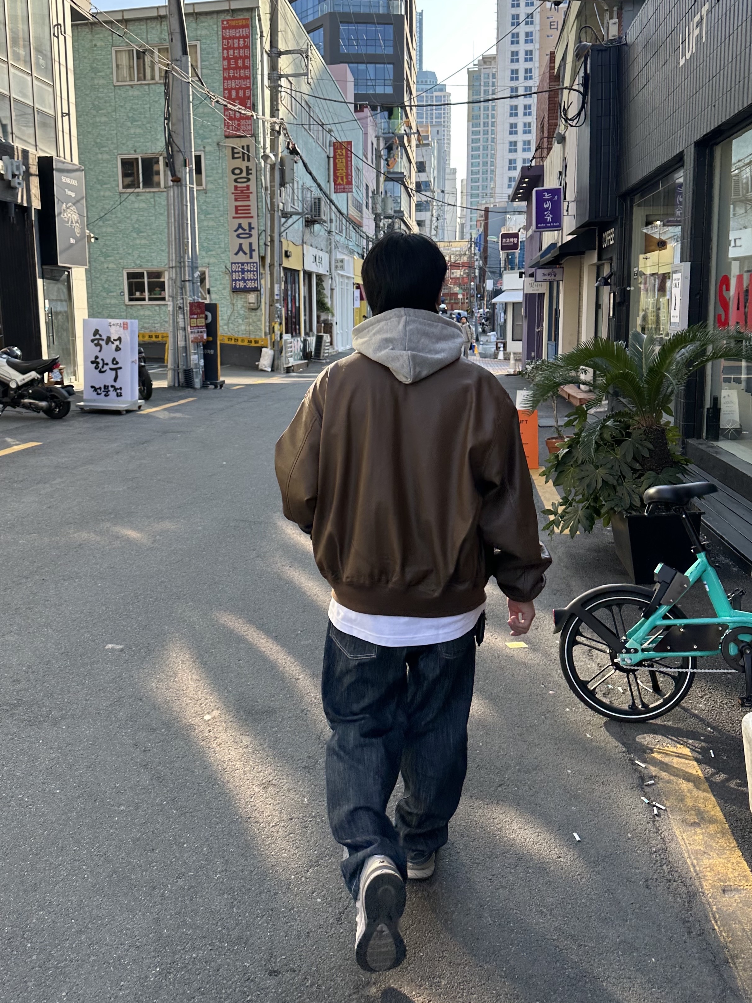 BOSE QC45 Triple Black (Korean Ver.), New Balance 990v5 Made in USA Grey - D Standard 착용 스타일 - 5