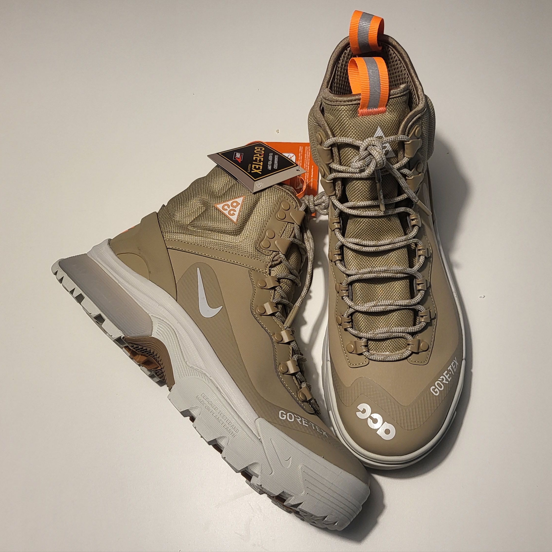 Nike ACG Air Zoom Gaiadome Gore-Tex Khaki Light Bone 착용 스타일 - 1