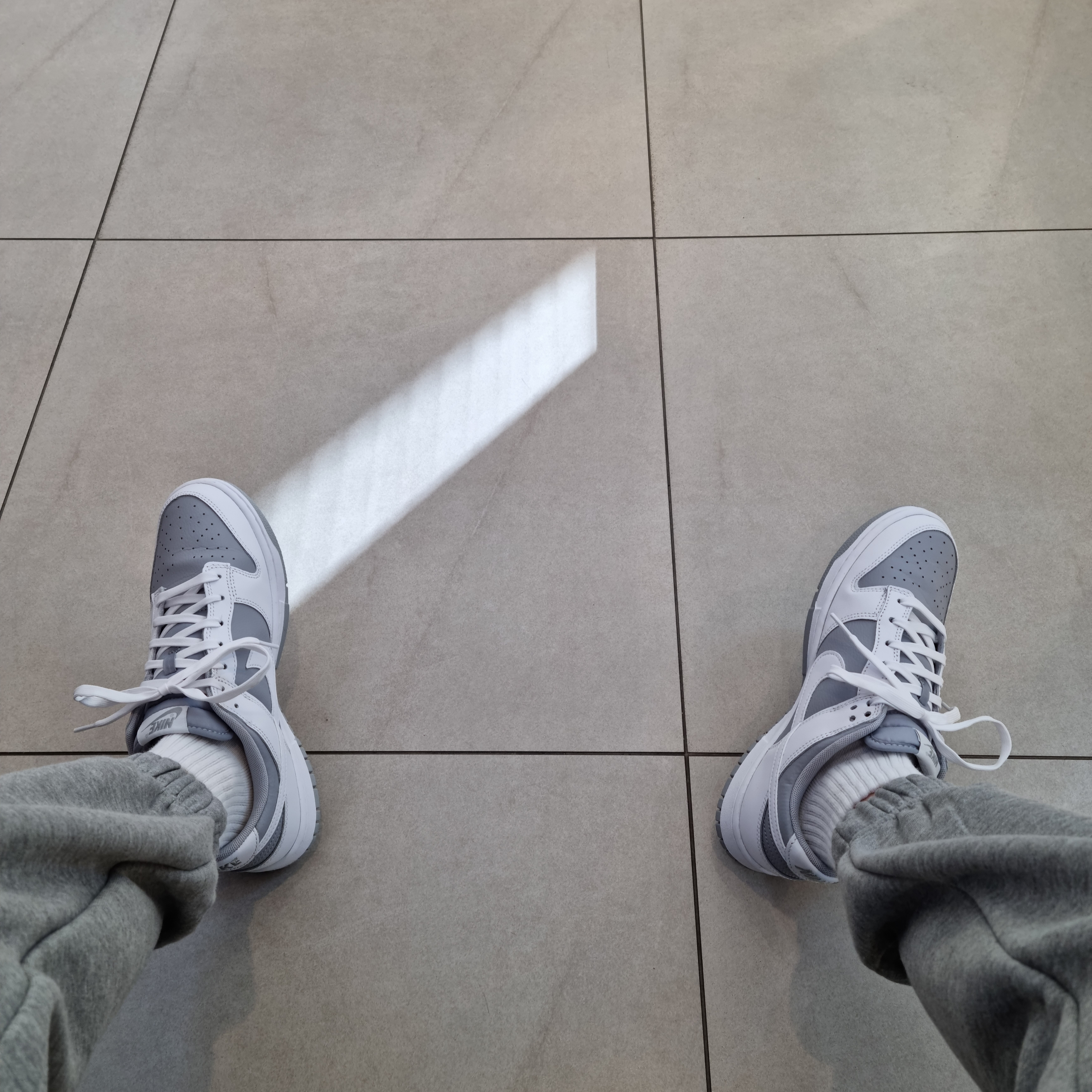 Nike Dunk Low Retro White Neutral Grey 착용 스타일