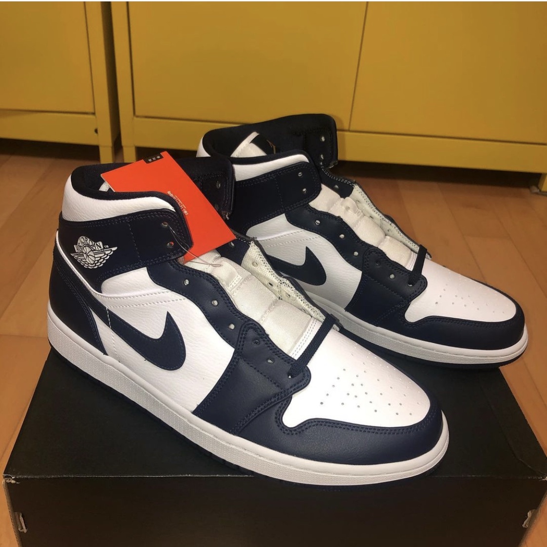 Jordan 1 Mid White Metallic Gold Obsidian 착용 스타일