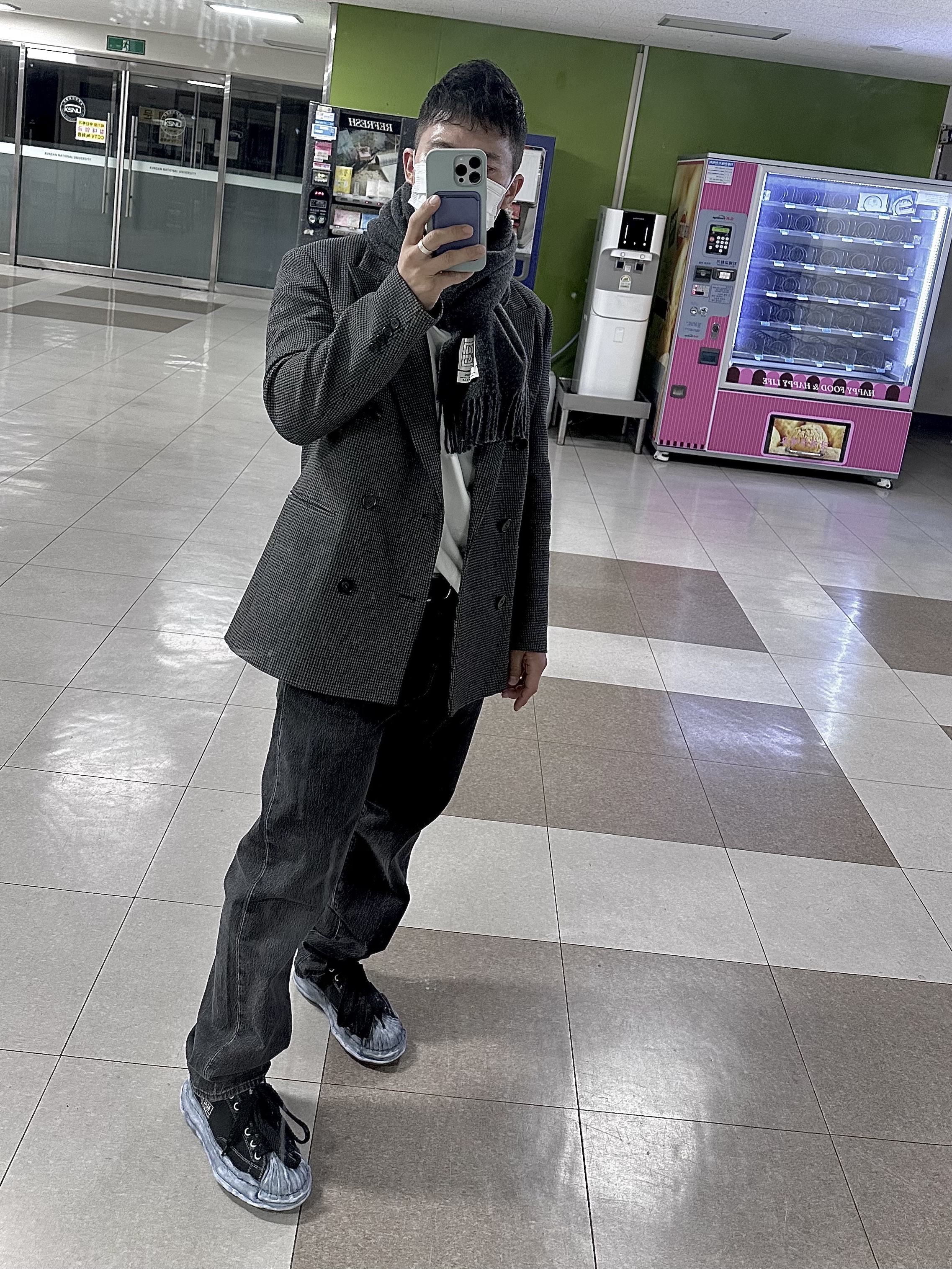 Maison Mihara Yasuhiro Blakey OG STC Sole OD Canvas Low-top Sneakers Black, Toteme Classic Wool Muffler Dark Grey Melange 착용 스타일