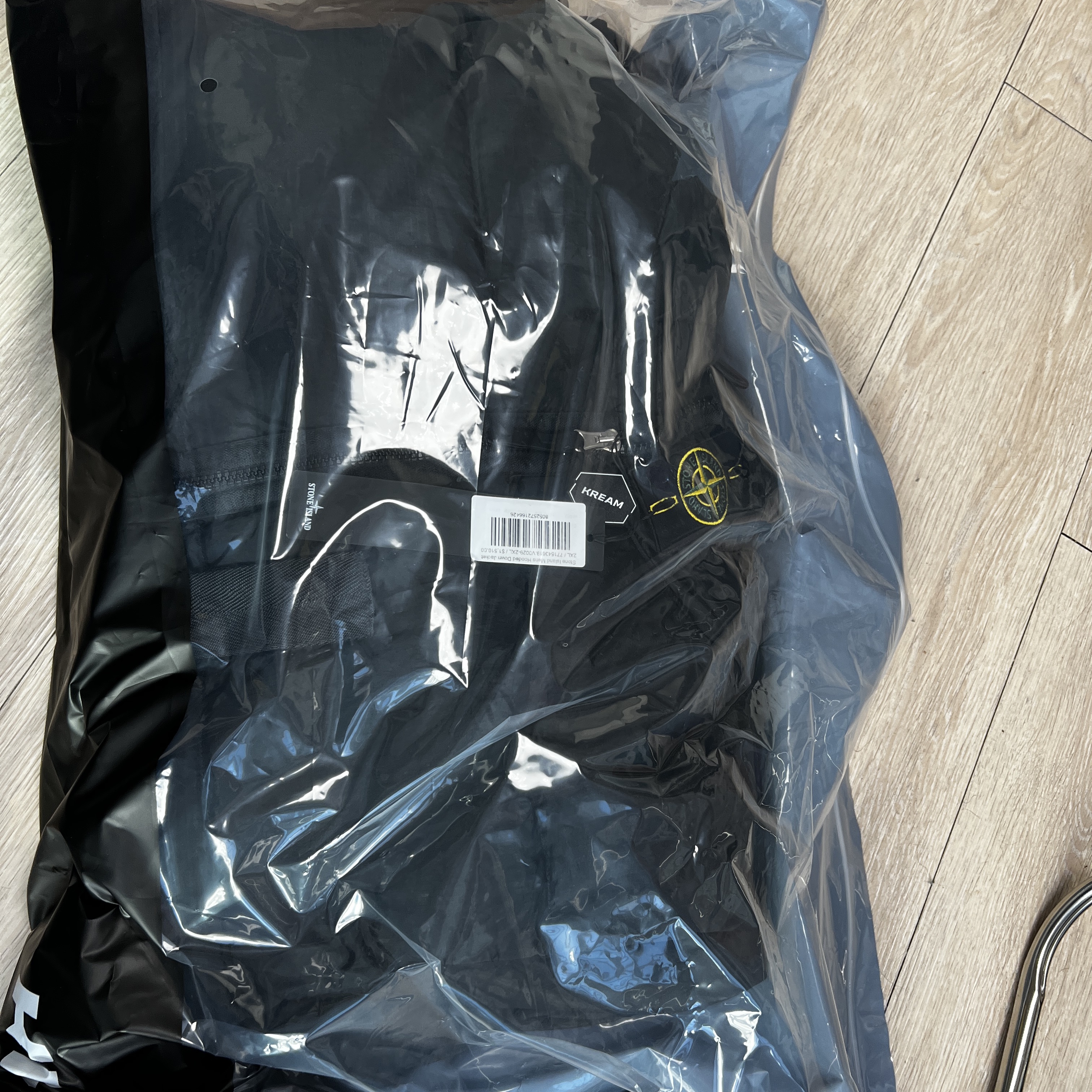 Stone Island 43619 Nylon Metal Econyl Regenerated Nylon Down Jacket Black - 22FW 착용 스타일