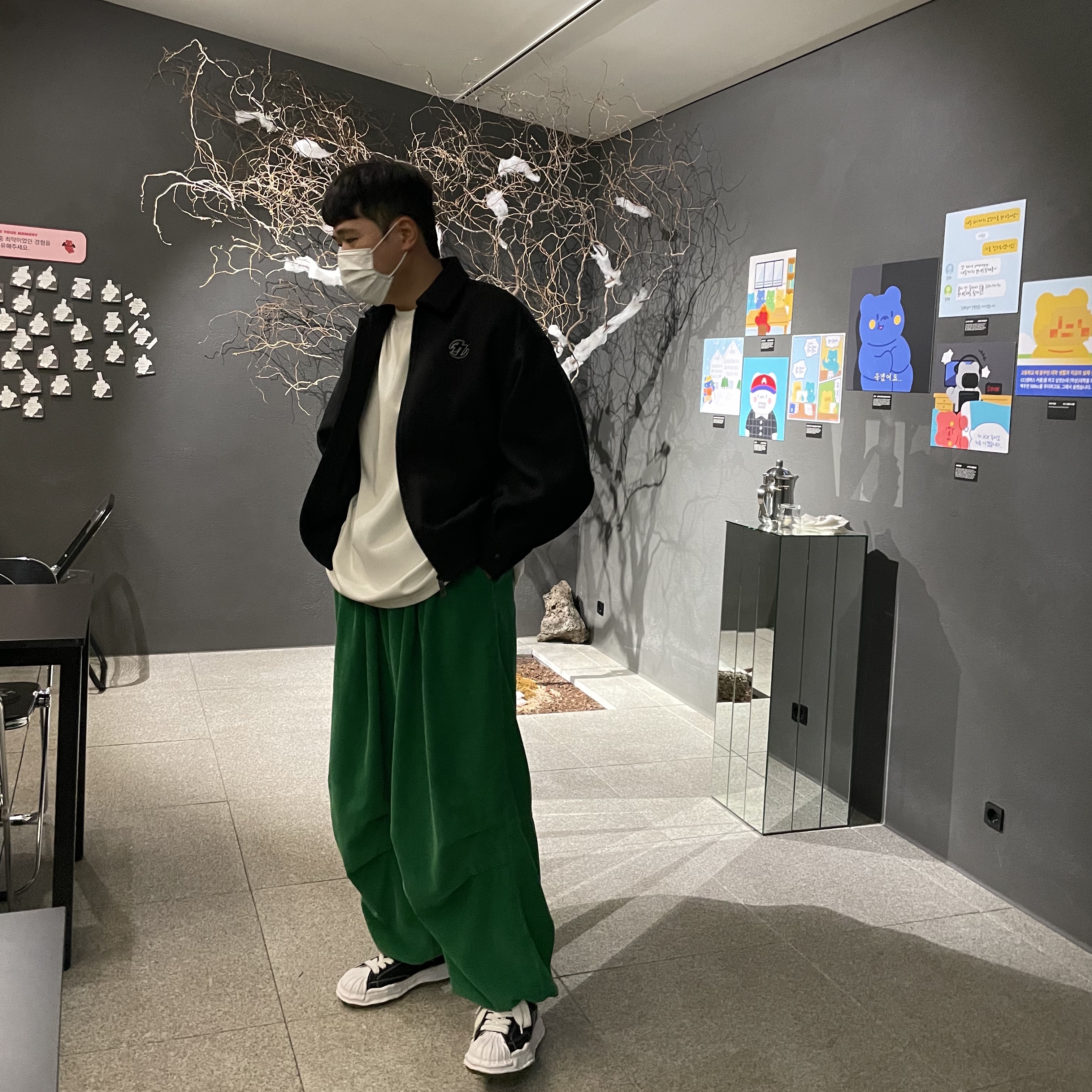 Zara x Ader Error Oversize Collar Bomber Jacket Black, Maison Mihara Yasuhiro Blakey OG Sole Canvas Low-top Sneakers Black White 착용 스타일