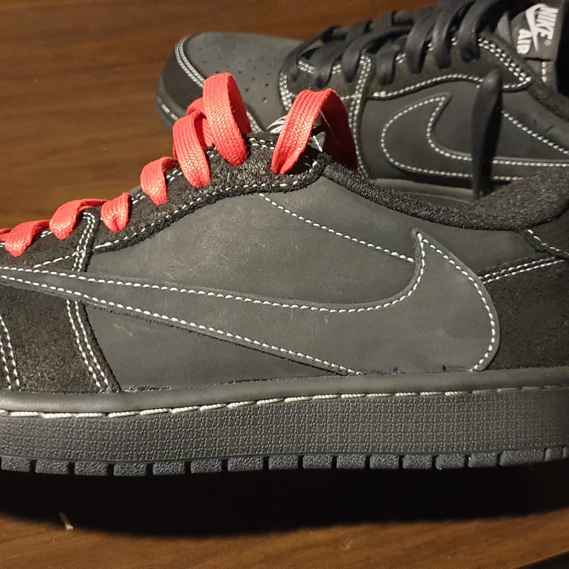 Jordan 1 x Travis Scott Retro Low OG SP Black Phantom 착용 스타일 - 3