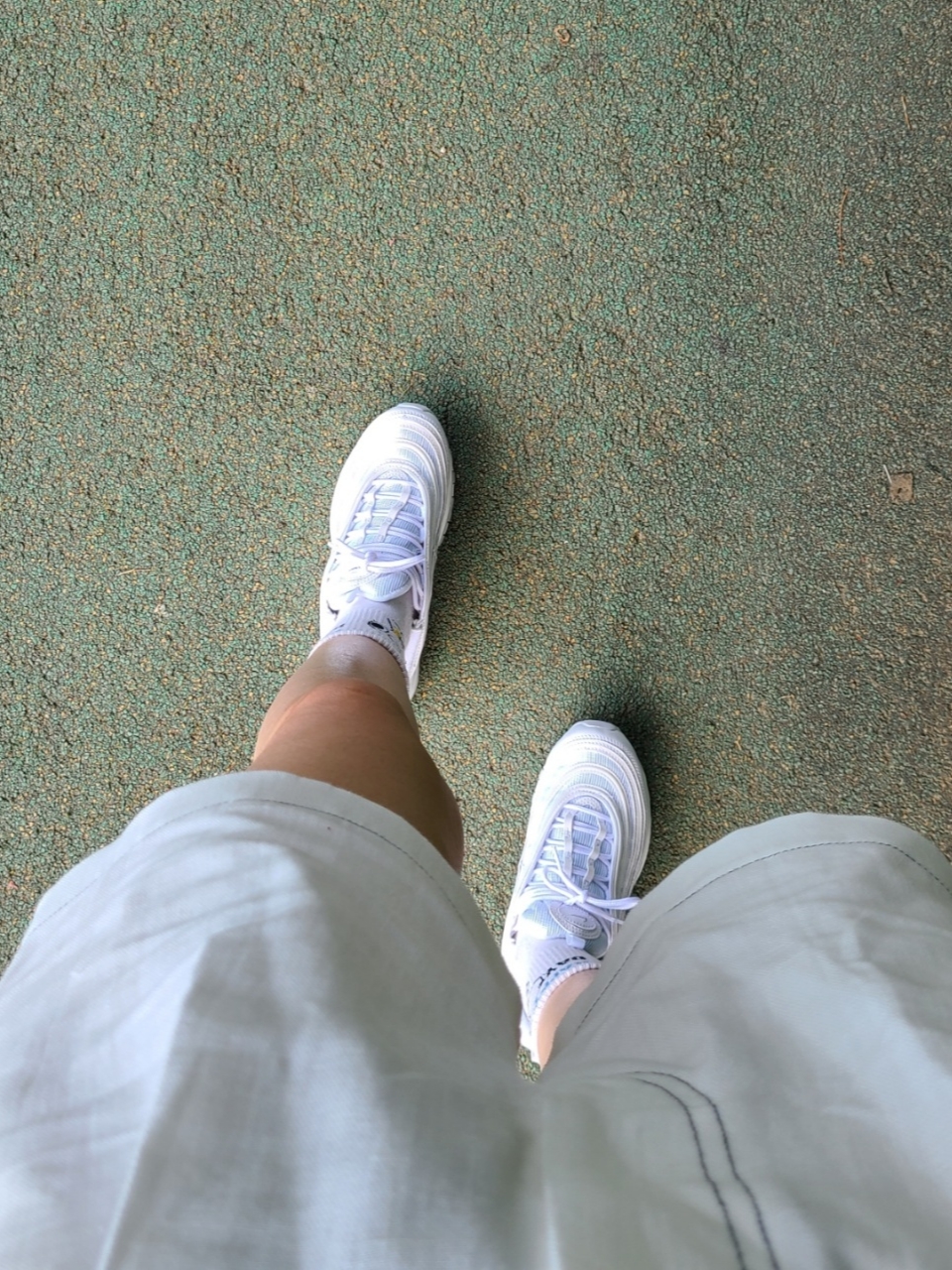 Nike Air Max 97 Triple White Wolf Grey 착용 스타일 - 1
