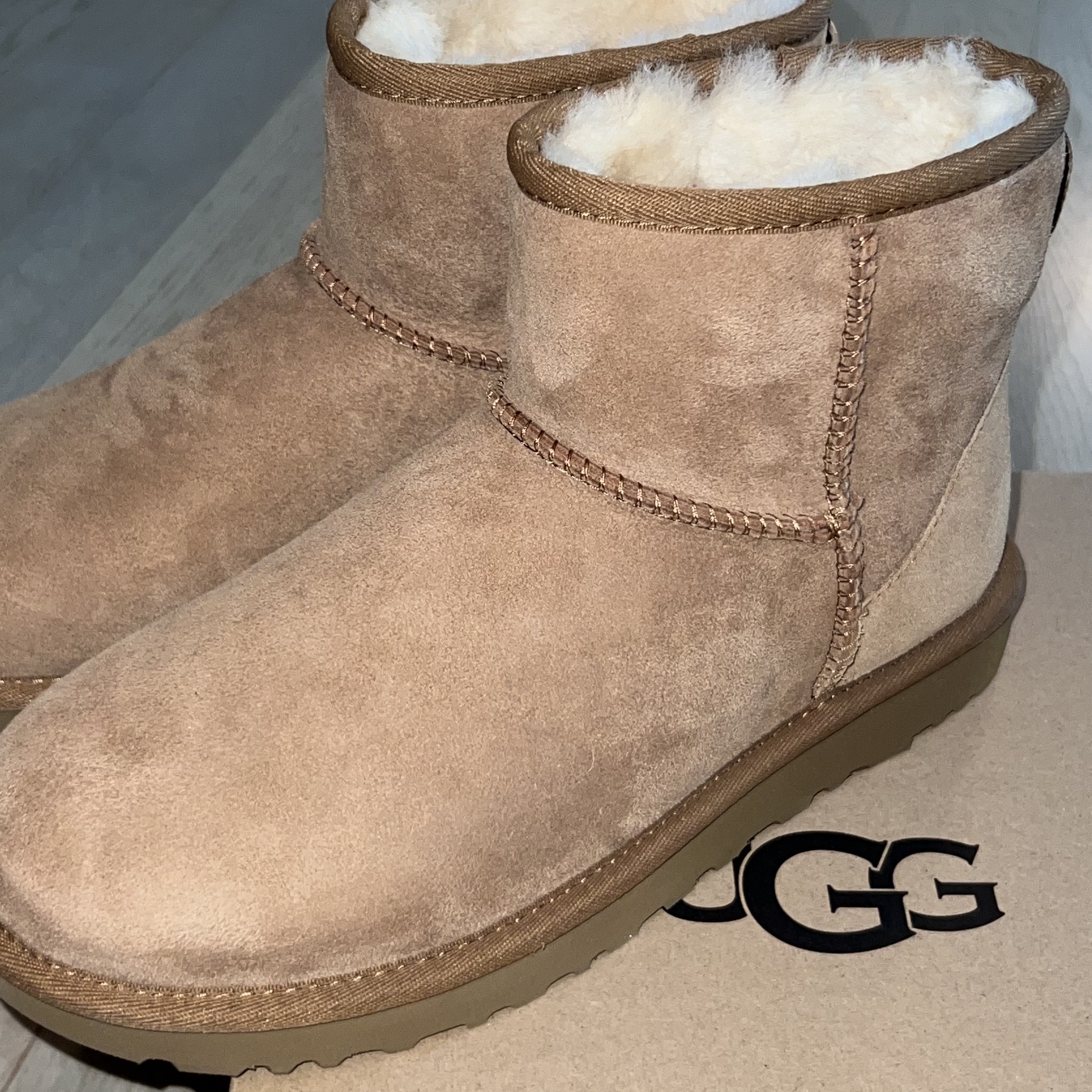 (W) UGG Classic Mini II Boots Chestnut 착용 스타일 - 1