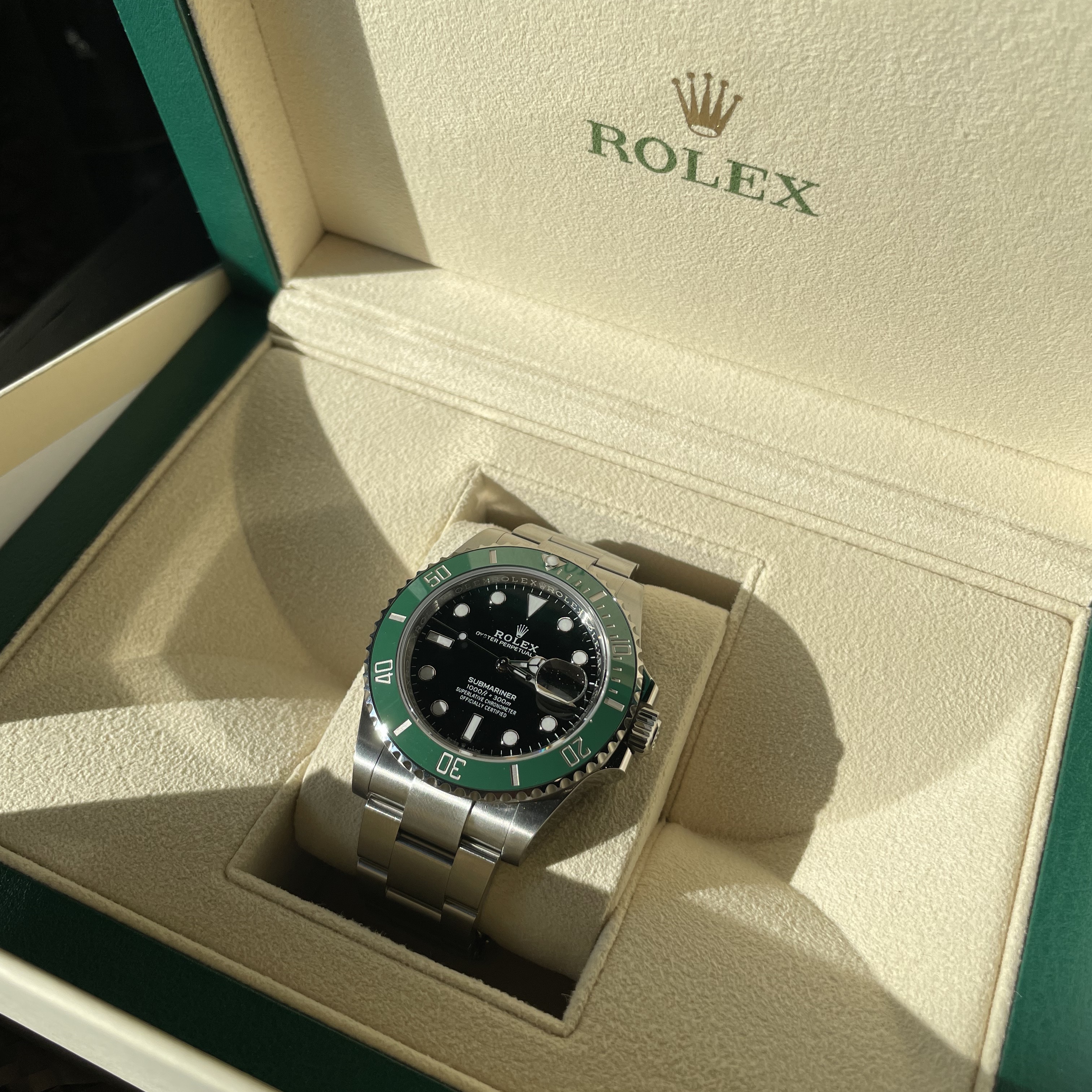 Rolex Submariner Date 41mm 126610LV Black Oyster 착용 스타일