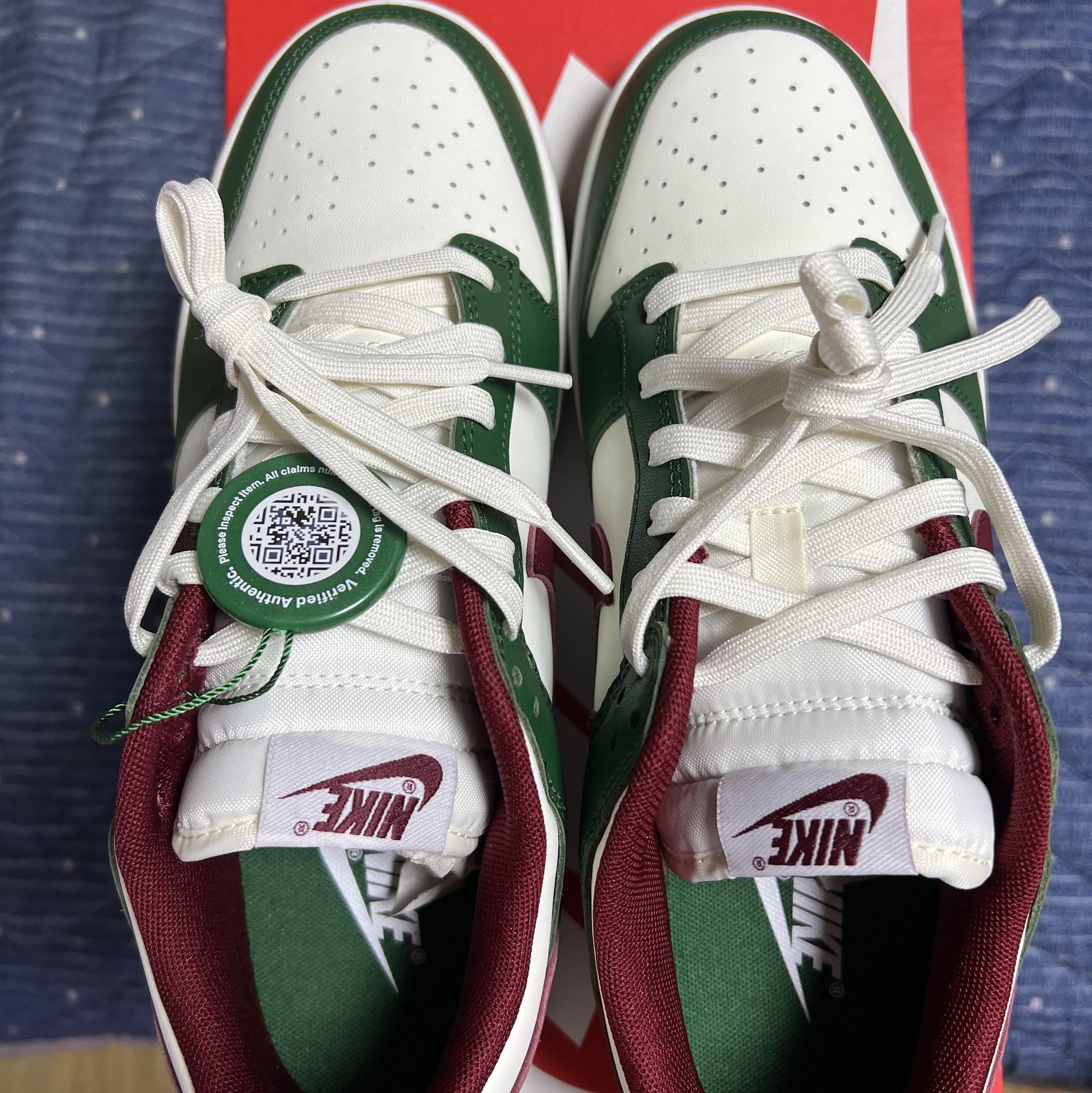 Nike Dunk Low George Green and Team Red 착용 스타일 - 1