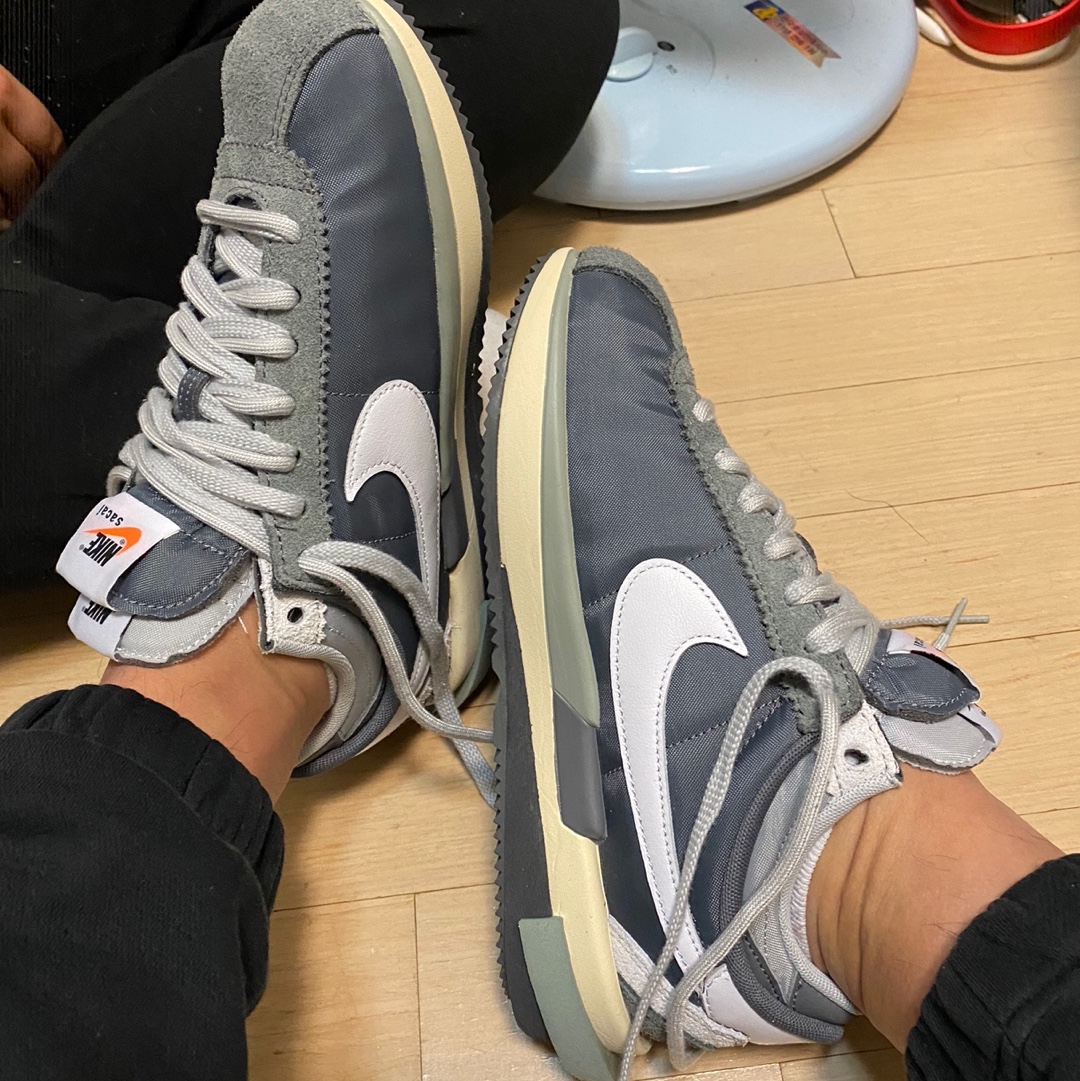 Nike x Sacai Zoom Cortez SP Iron Grey 착용 스타일 - 2