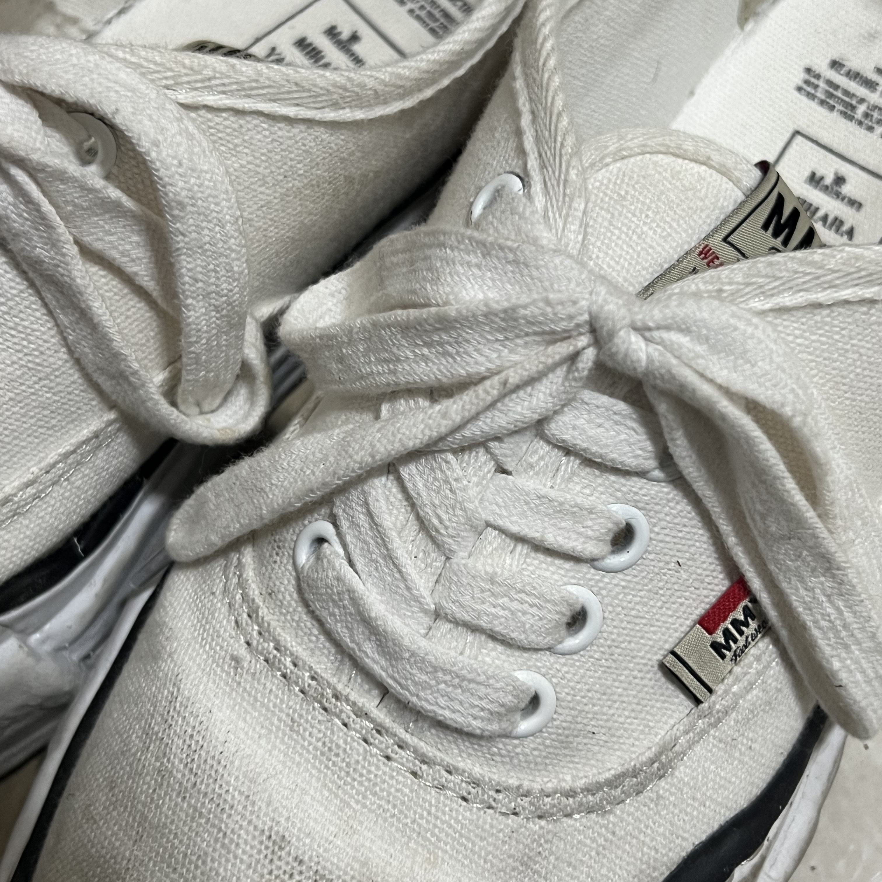 Maison Mihara Yasuhiro Baker OG Sole Canvas Low Cut Sneakers White 착용 스타일