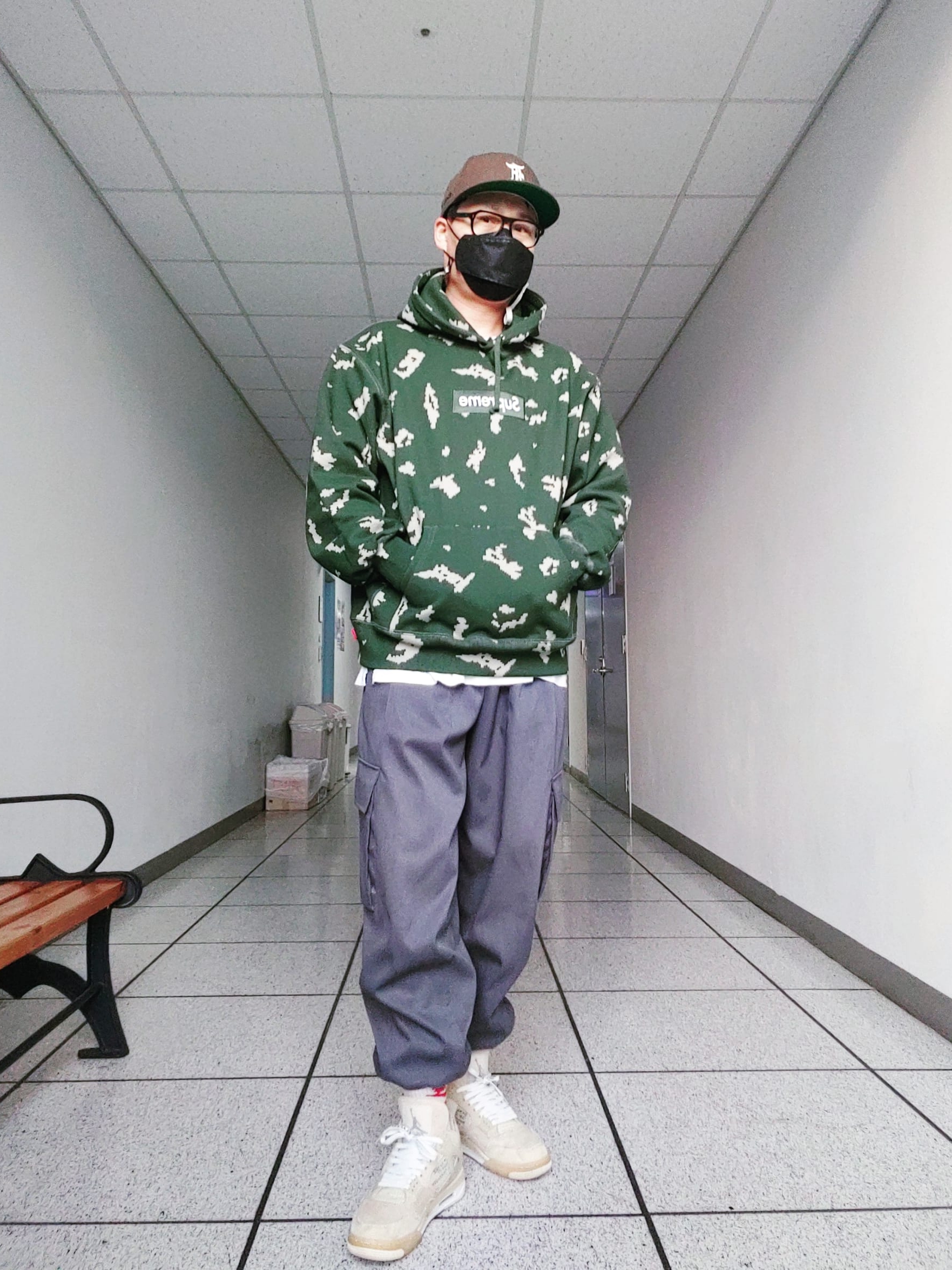 Supreme Box Logo Hooded Sweatshirt Olive Russian Camo - 21FW, (W) Jordan 4 x Off-White Retro SP Sail 착용 스타일