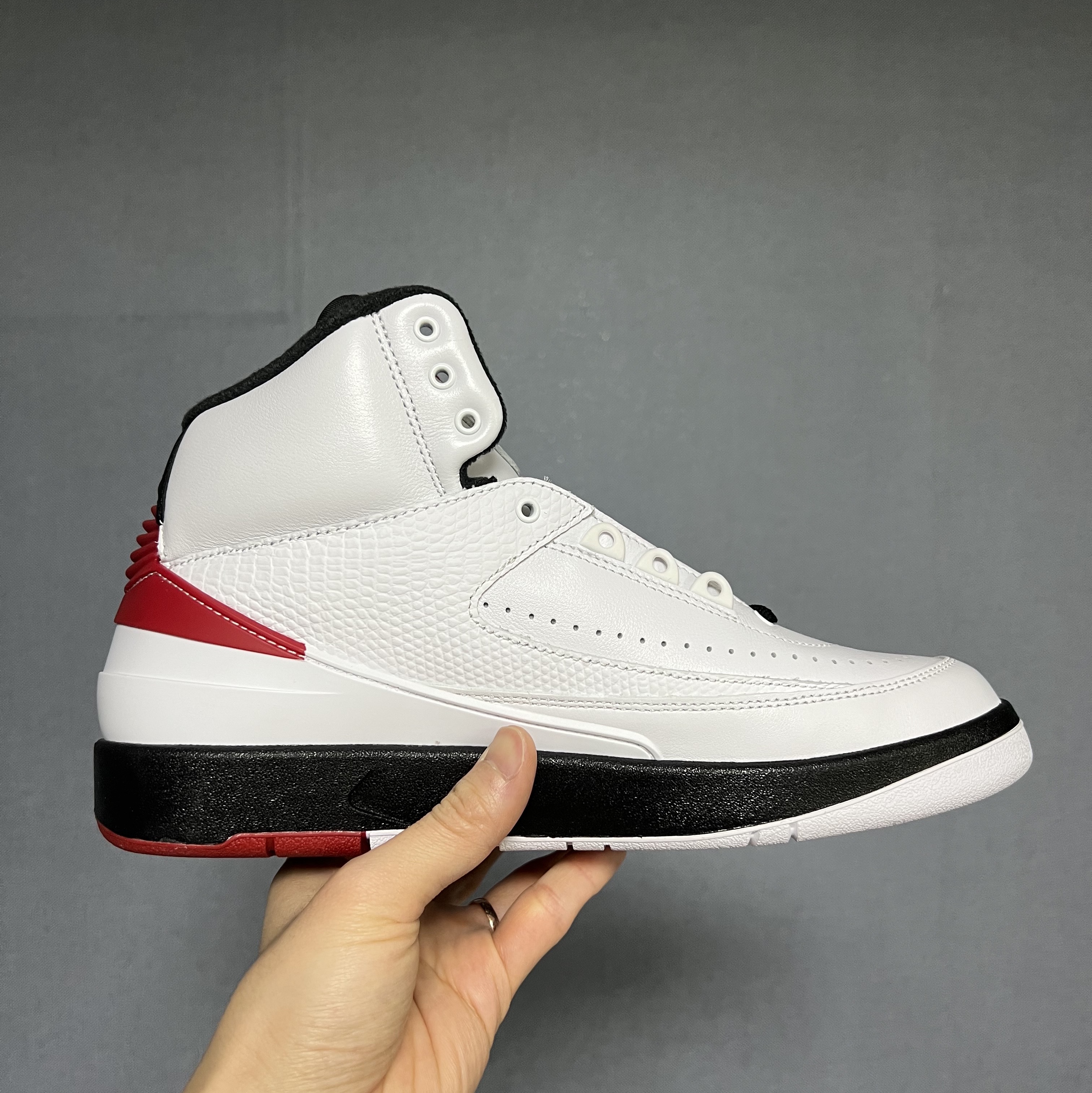 Jordan 2 Retro OG Chicago 착용 스타일 - 3