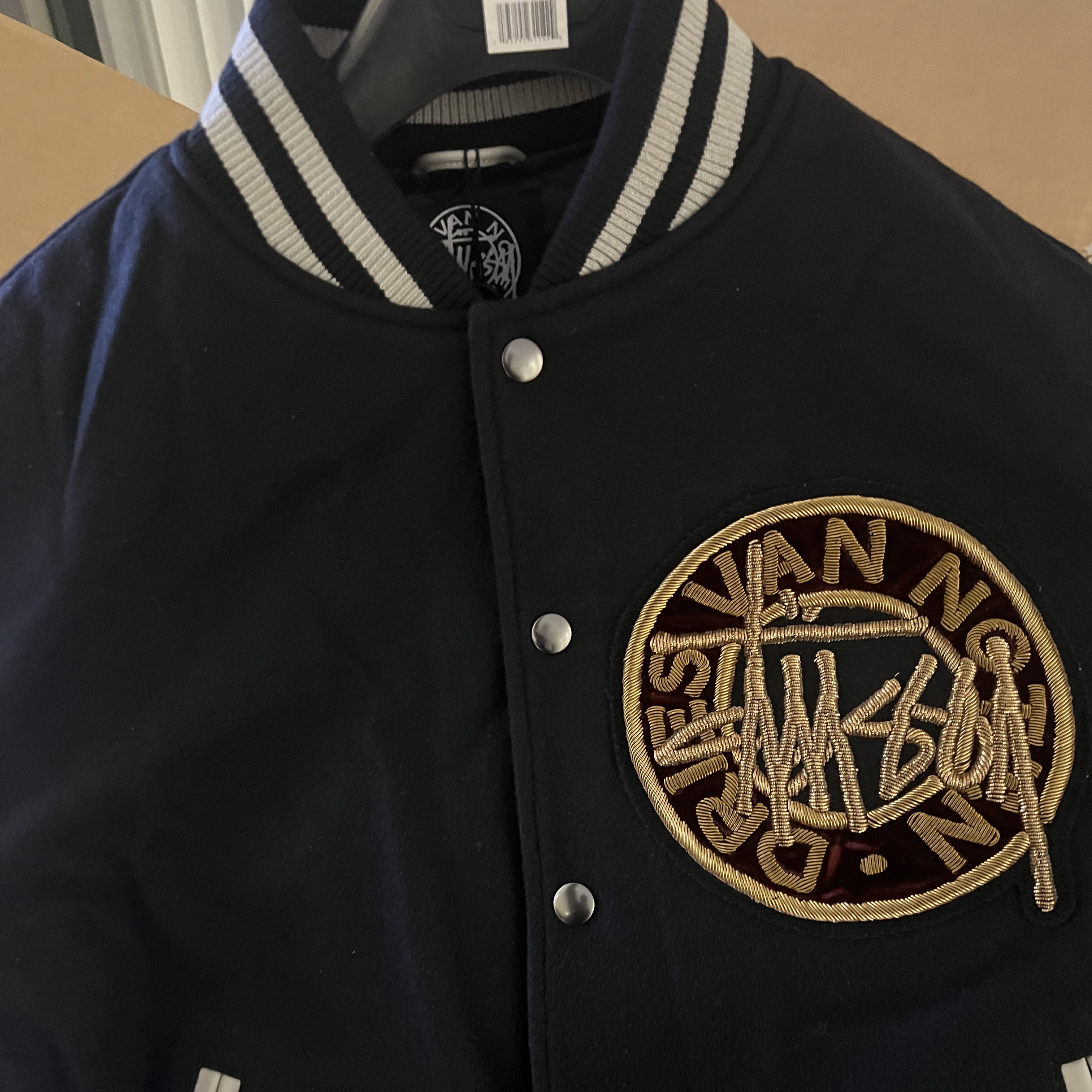 Stussy x Dries Van Noten Varsity Jacket Black, Jordan 5 x Off-White Retro SP Black Muslin 착용 스타일 - 2