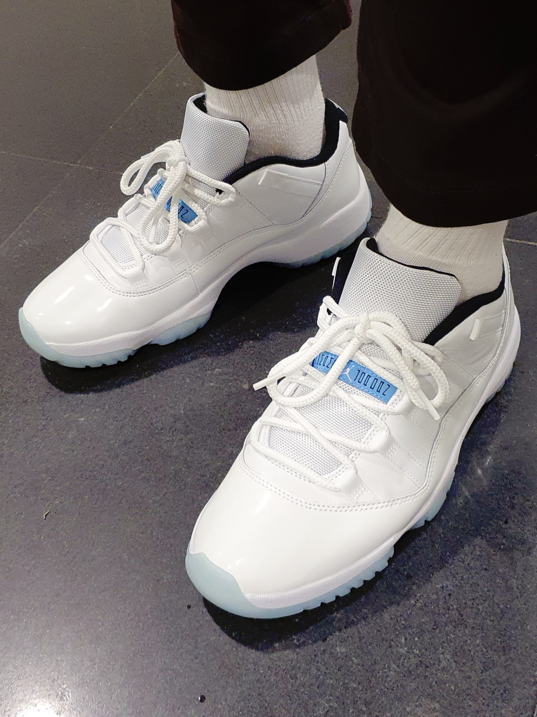 Jordan 11 Retro Low Legend Blue 착용 스타일 - 2
