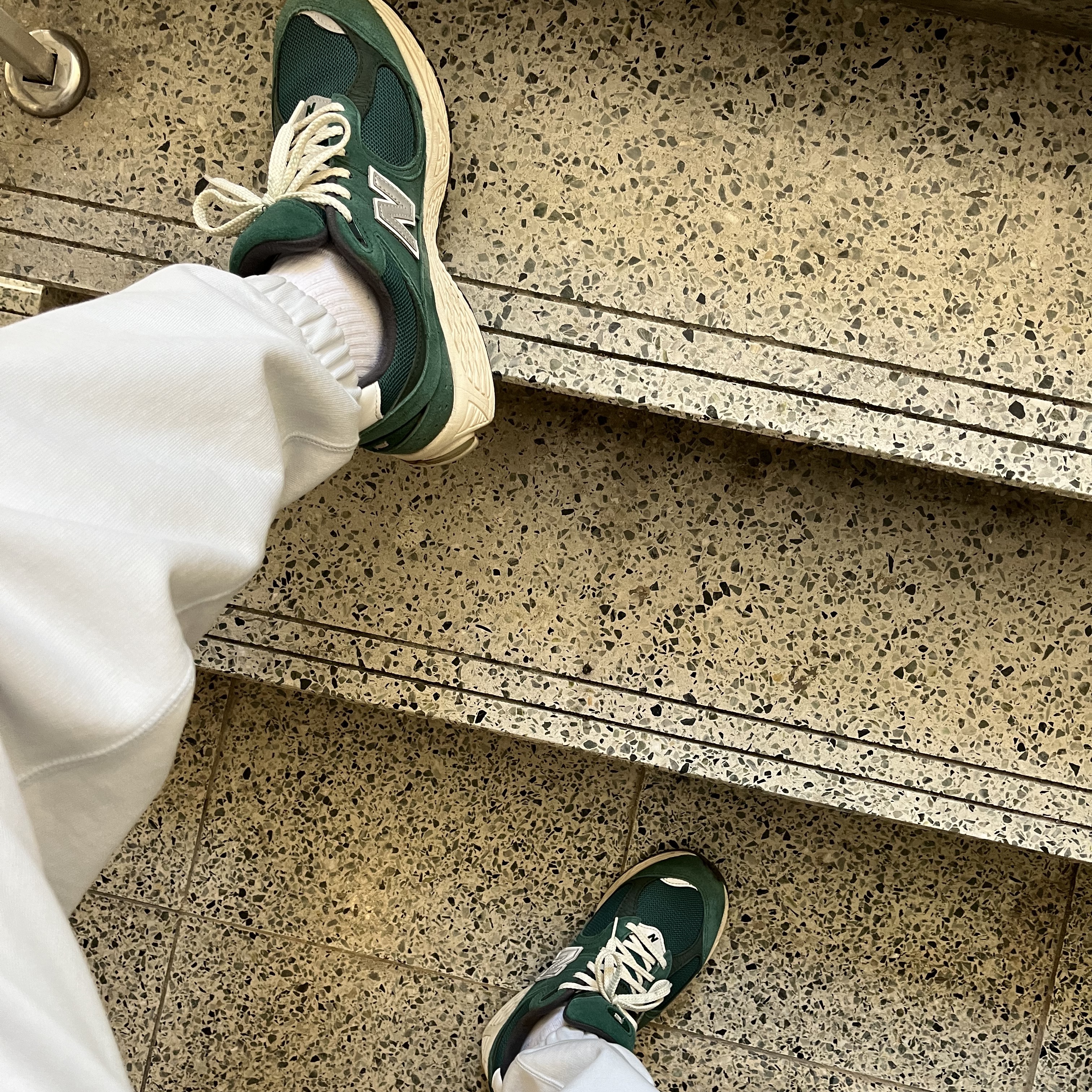 New Balance 2002R Nightwatch Green 착용 스타일