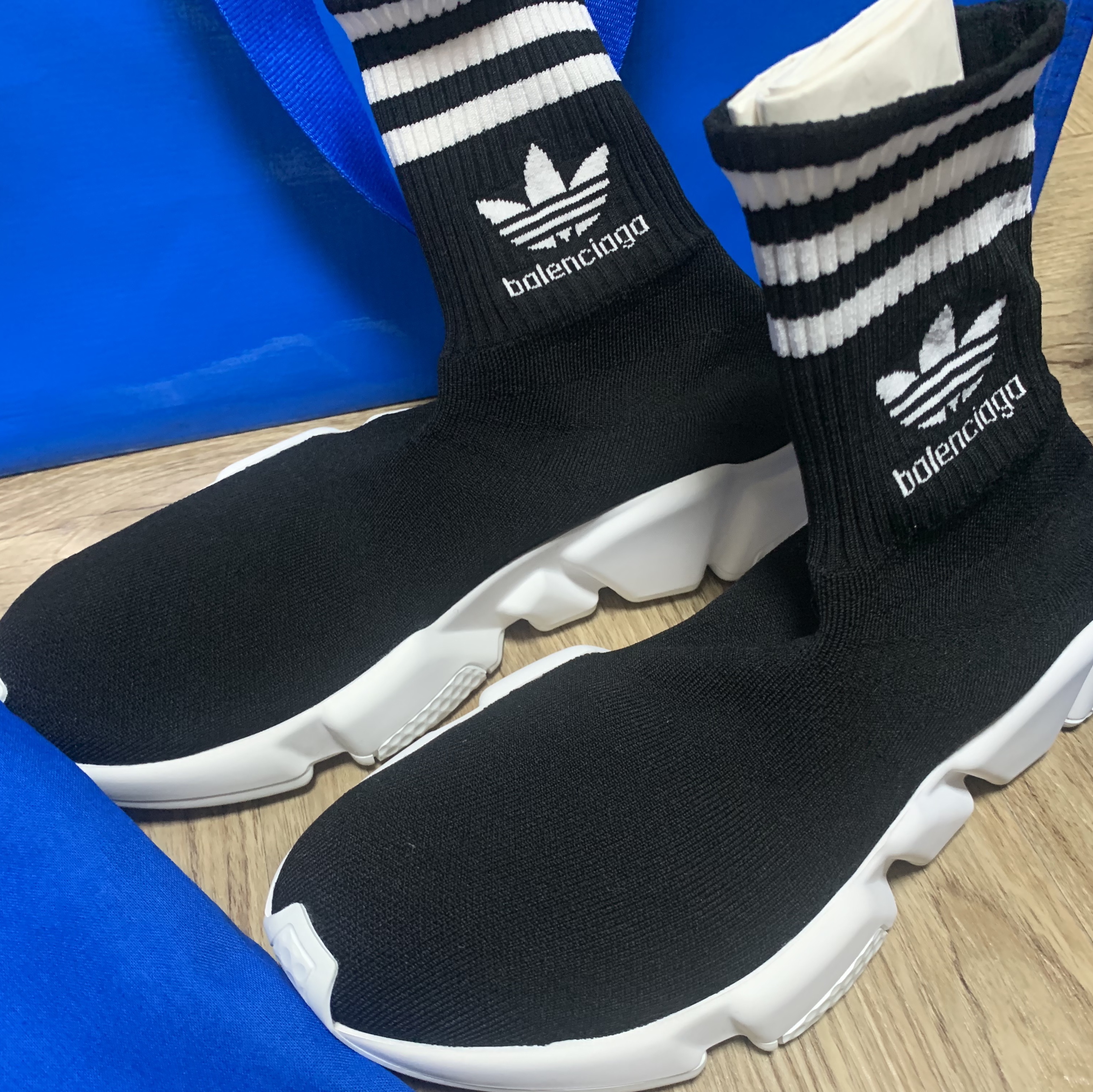 (W) Balenciaga x Adidas Speed Trainer Black 착용 스타일