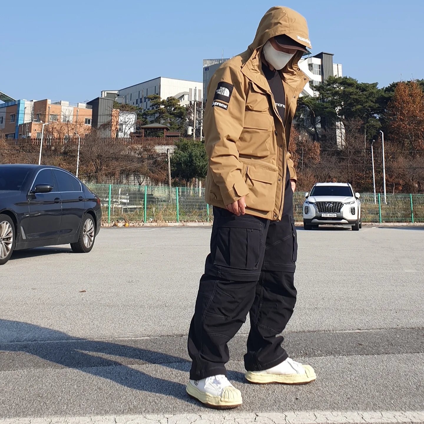 Supreme x The North Face Cargo Jacket Gold - 20SS, Maison Mihara Yasuhiro Blakey VL OG Sole Canvas Low-top Sneakers White 착용 스타일